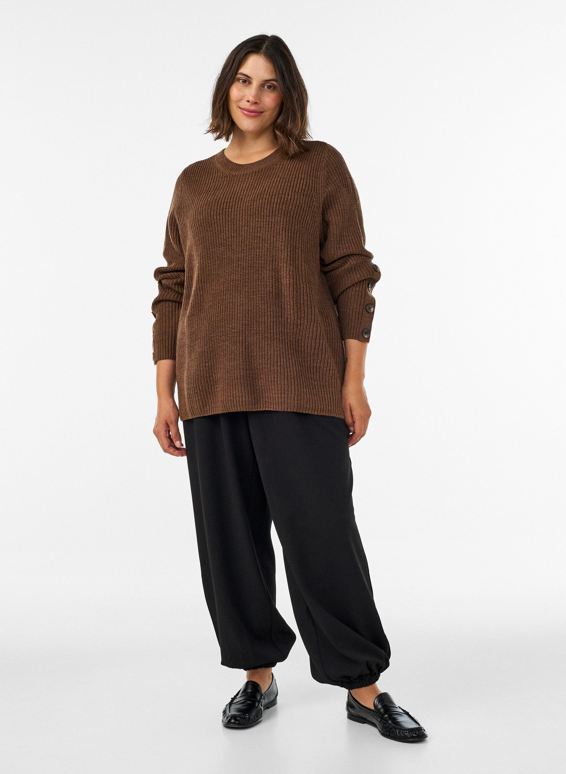 ZizziBlouse en maille c&ocirc;tel&eacute;e avec d&eacute;tails de boutons, Marron, Model image number 1
