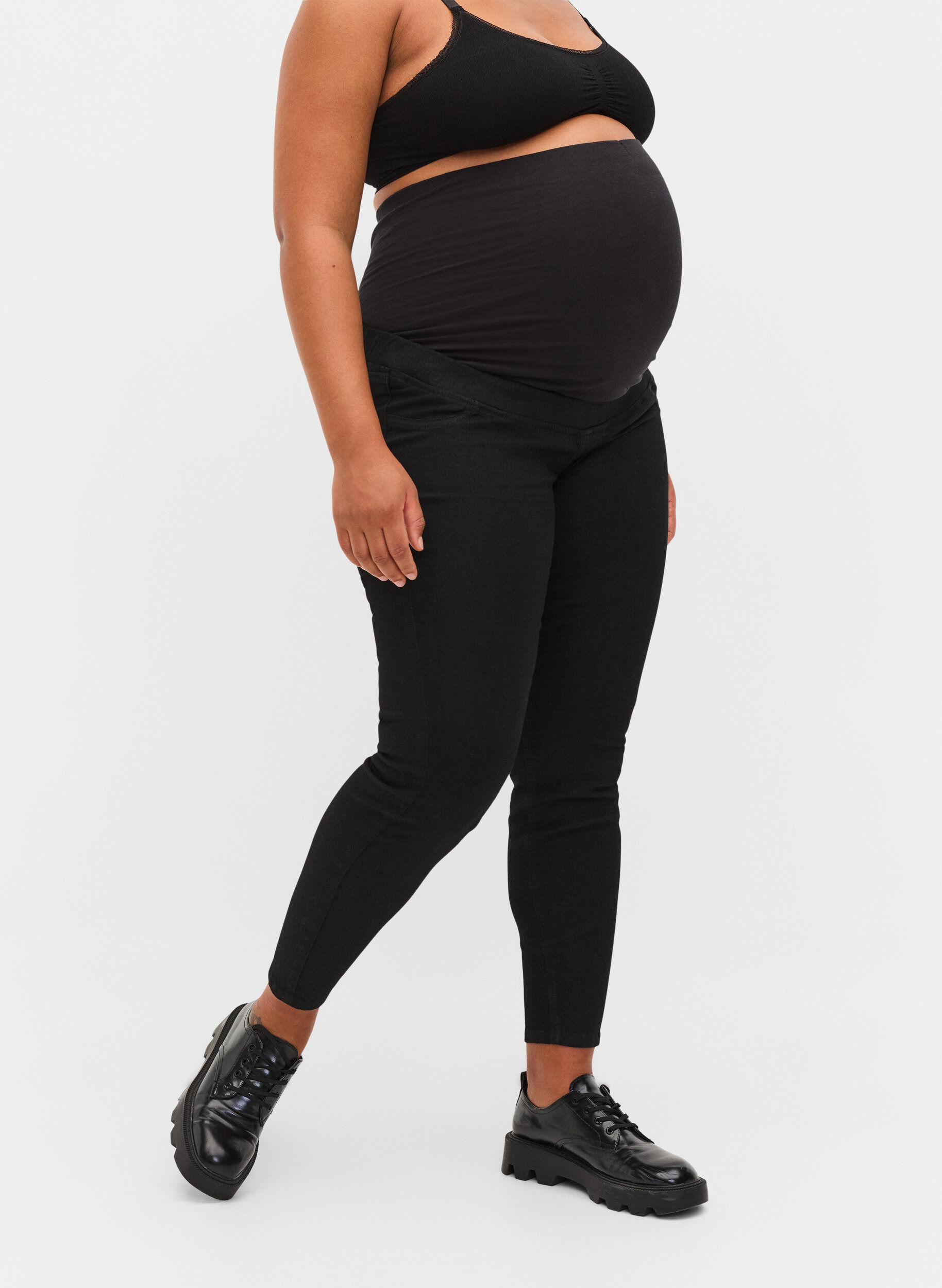 Zizzi Jegging de grossesse avec poches arri&egrave;re, Black, Model image number 2