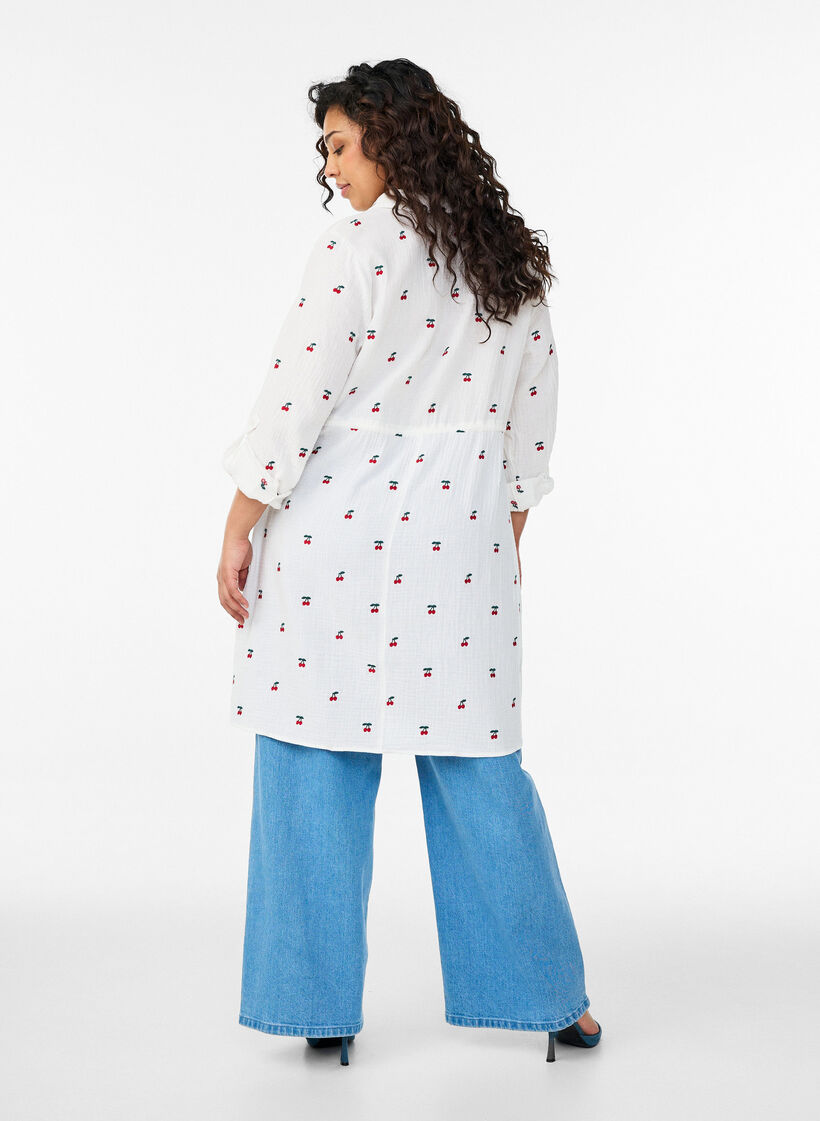 Robe chemise en mousseline de coton avec motifs brod&eacute;s, Vanille, Model image number 2