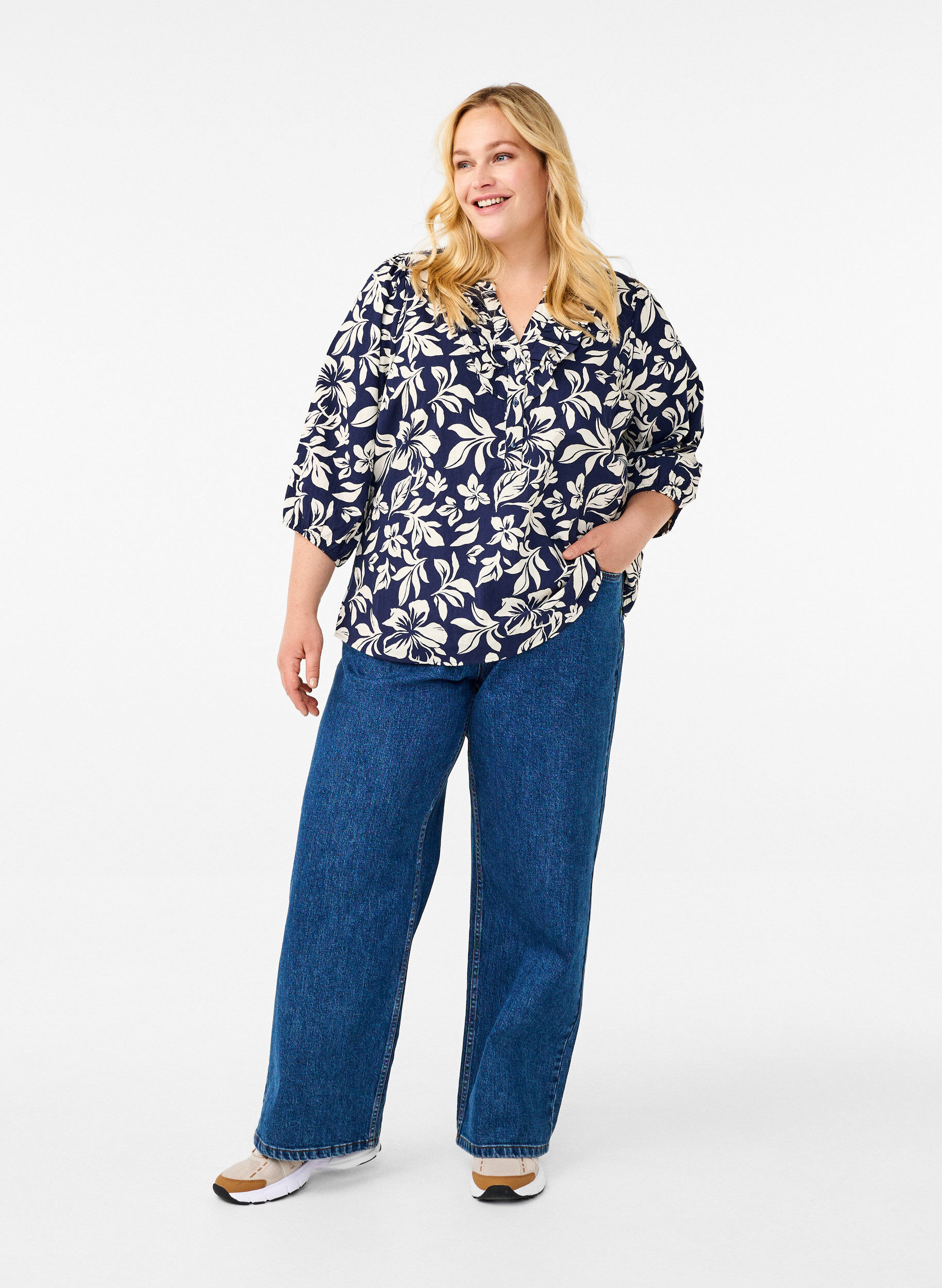 Zizzi Chemisier &agrave; manches 3/4 en coton avec imprim&eacute;, Naval Academy Flower, Model image number 2