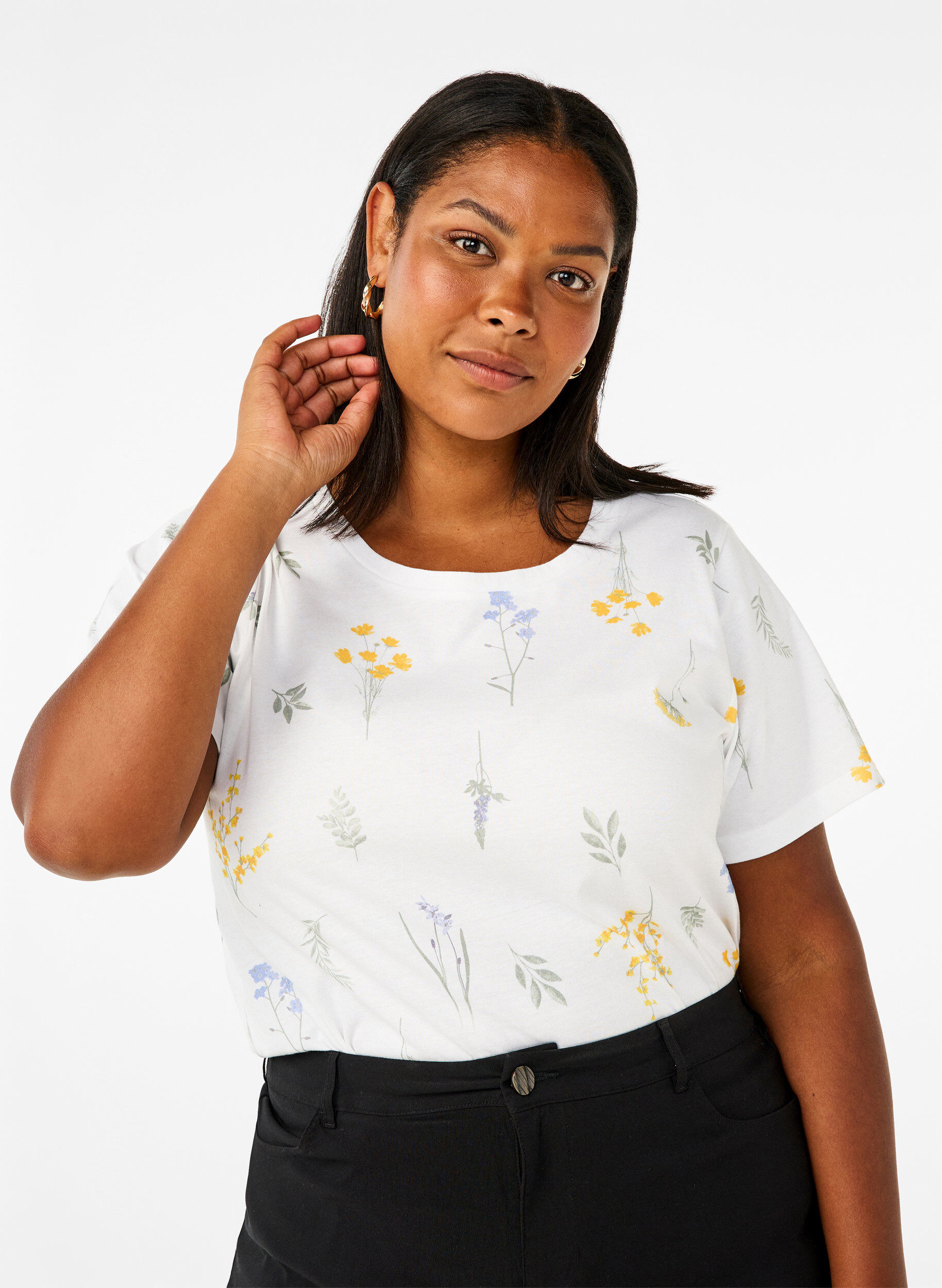 Zizzi T-shirt en coton biologique avec imprim&eacute; floral, Bright W. AOP, Model image number 0