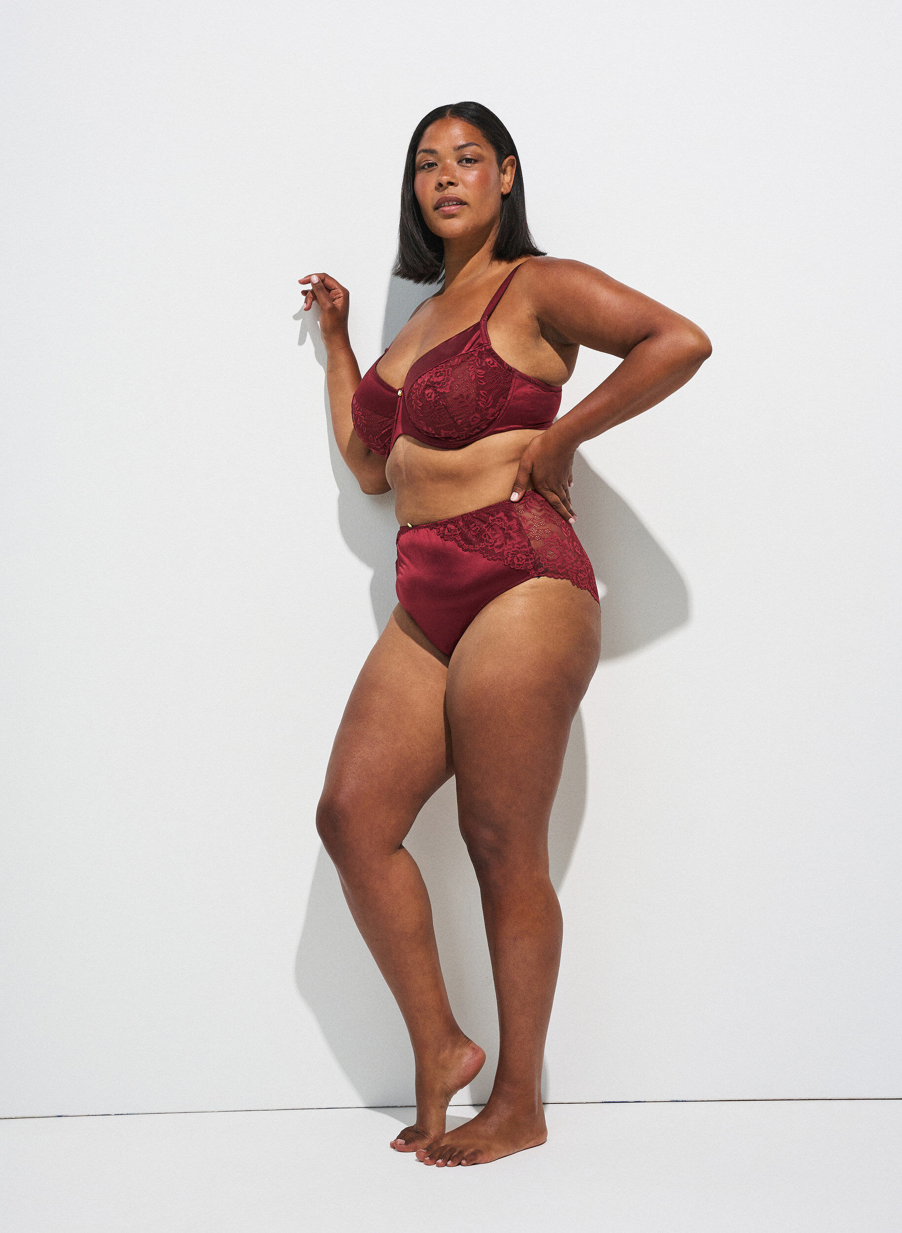 ZizziCulotte avec de la dentelle et un n&oelig;ud &agrave; l'arri&egrave;re, Bordeaux fonc&eacute;, Model image number 0