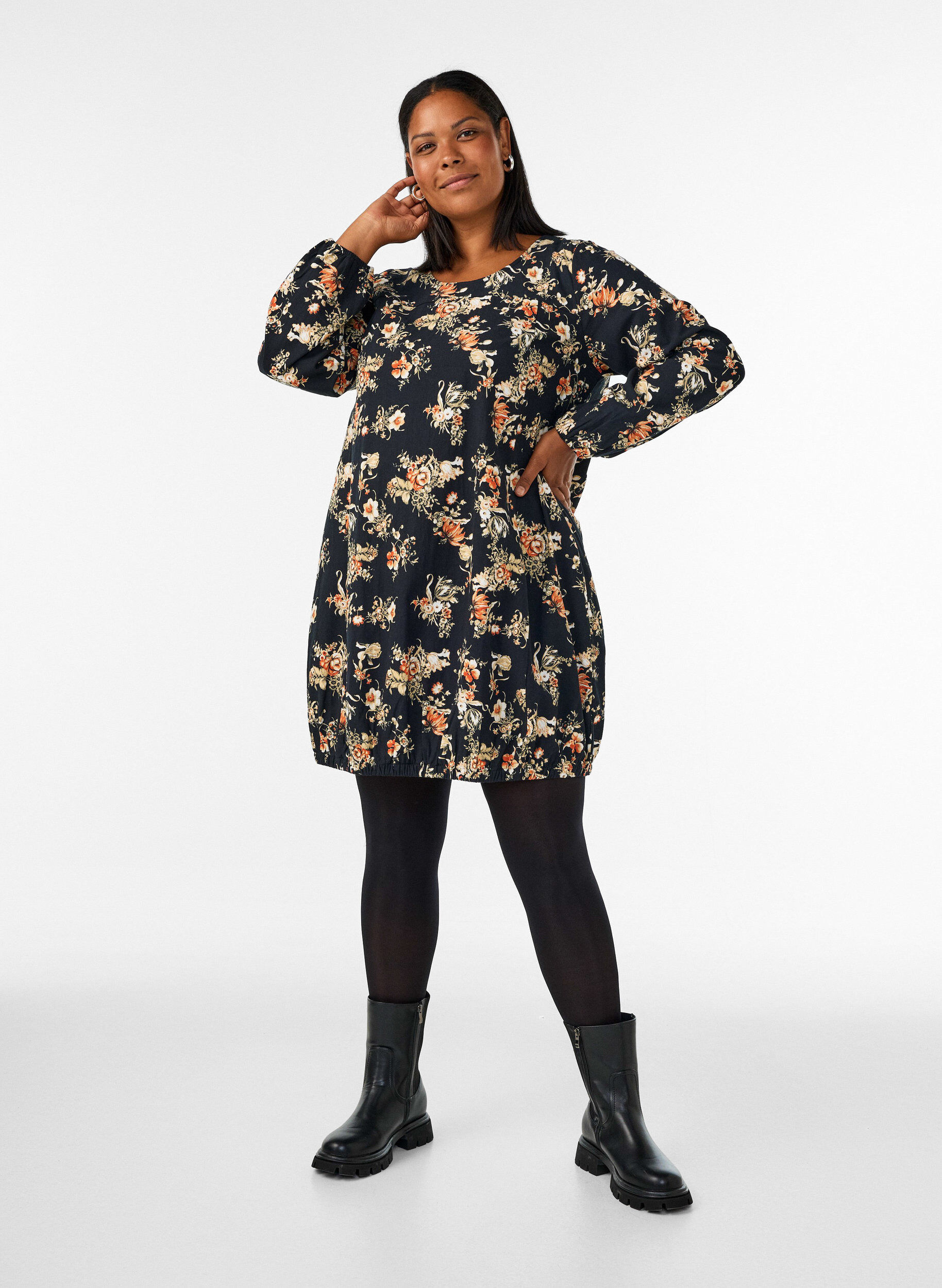 ZizziRobe courte en coton avec un ourlet &eacute;lastique et des manches longues, Noir, Model image number 1
