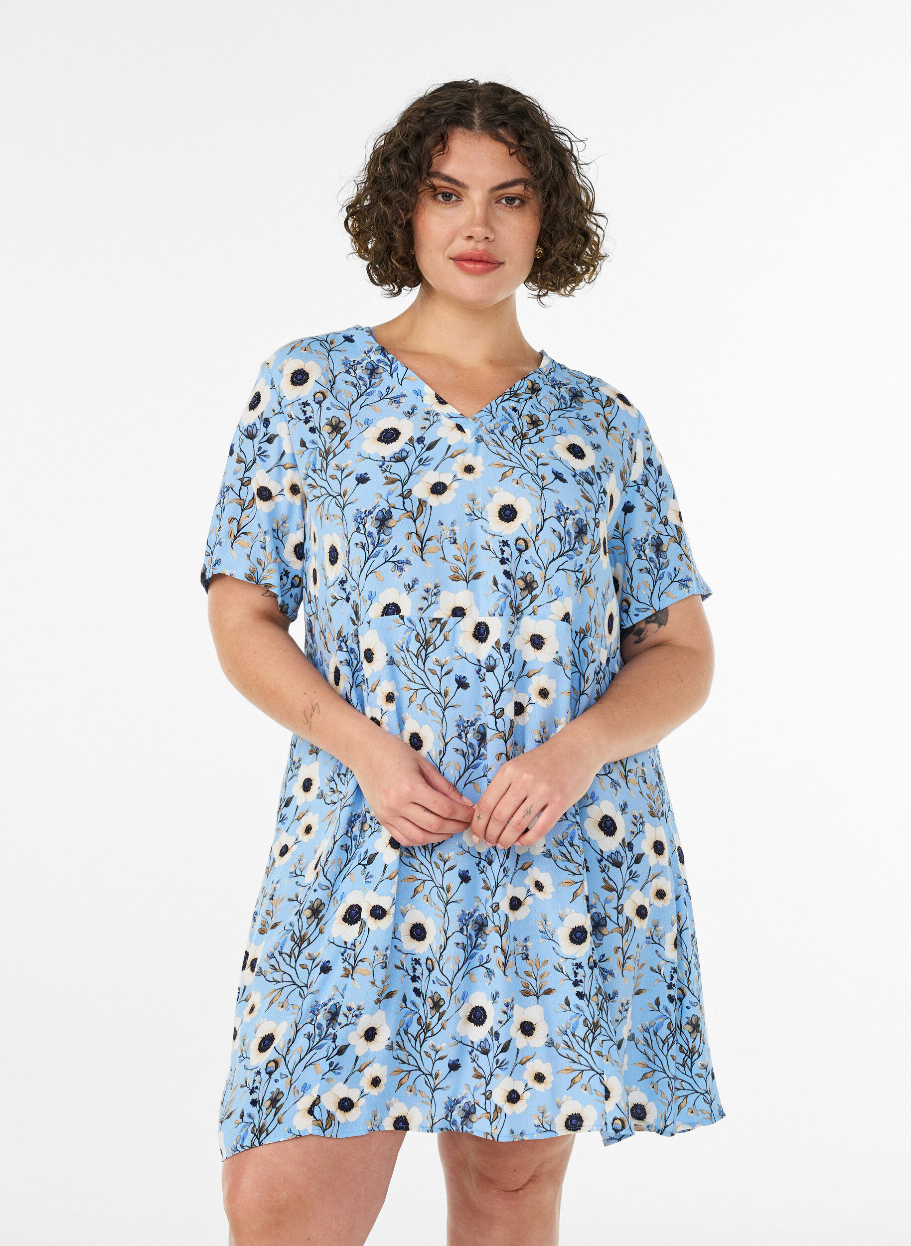 Robe courte avec imprim&eacute; floral, Bleu, Model