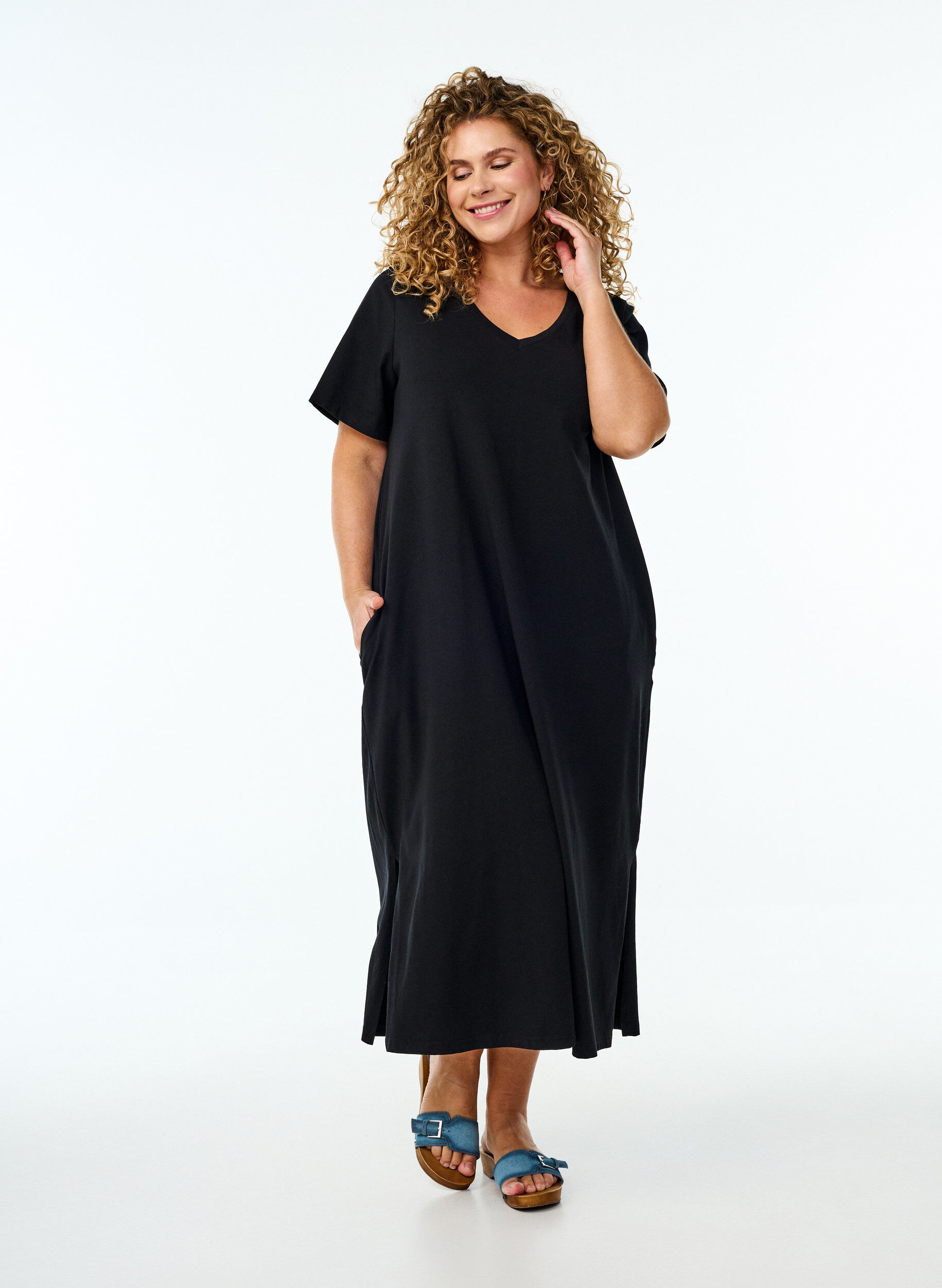 Robe T-shirt midi avec col en V, Noir, Model