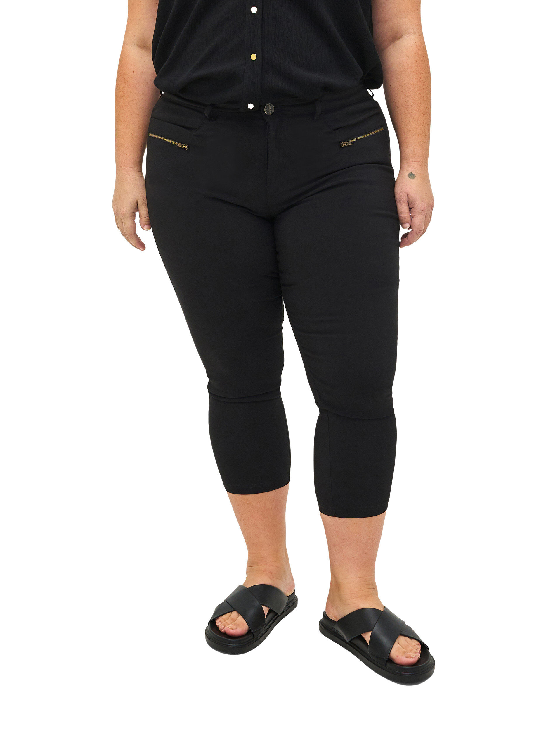Zizzi Pantalon capri pr&egrave;s du corps en m&eacute;lange de viscose, Noir, Model image number 2