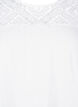 Chemisier à manches courtes en viscose avec détail en dentelle, Bright White, Packshot image number 2