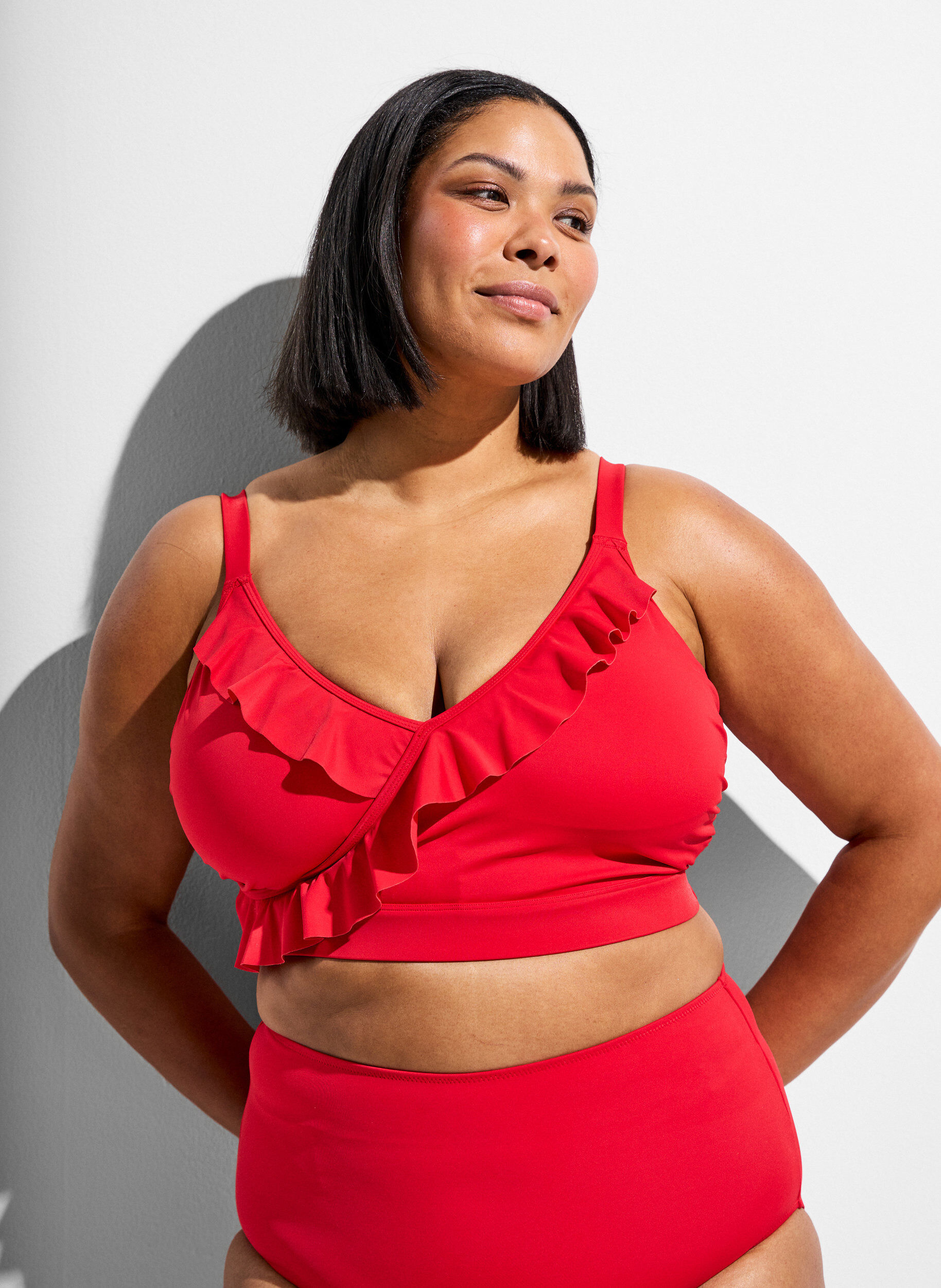 ZizziHaut de bikini avec volants et coussinets amovibles, Rouge, Model image number 0