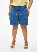 Shorts en jean taille haute ornés de cœurs brodés, Bleu Clair, Model image number 3