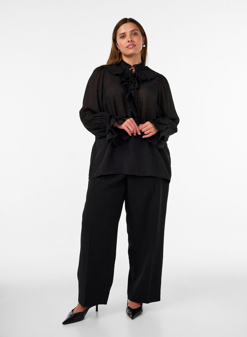 Blouse en viscose avec volants et manches longues, Noir, Model image number 1