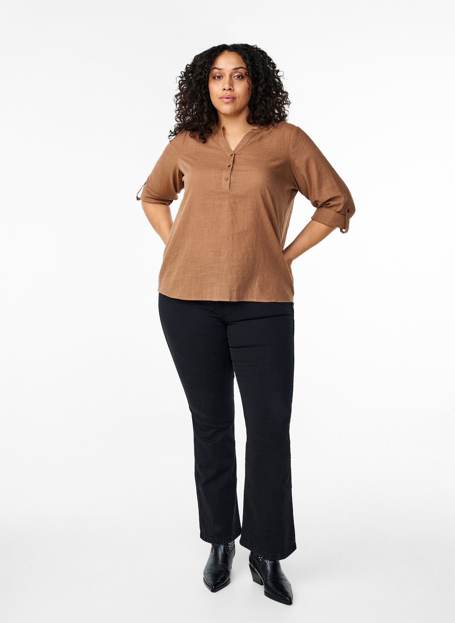 Zizzi Chemisier en coton &agrave; col en V, Coca Mocha, Model image number 3