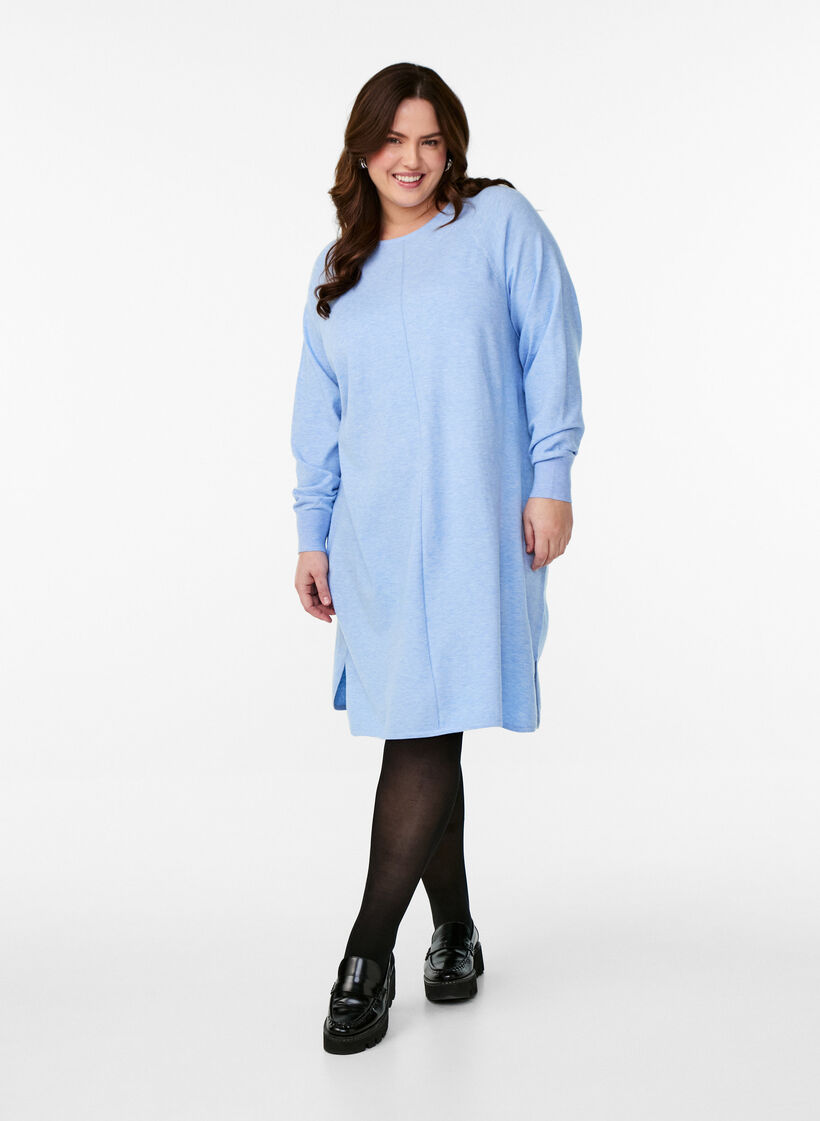 Robe en maille avec un col rond et un motif tricoté, Della R. Blue Mel., Model image number 1