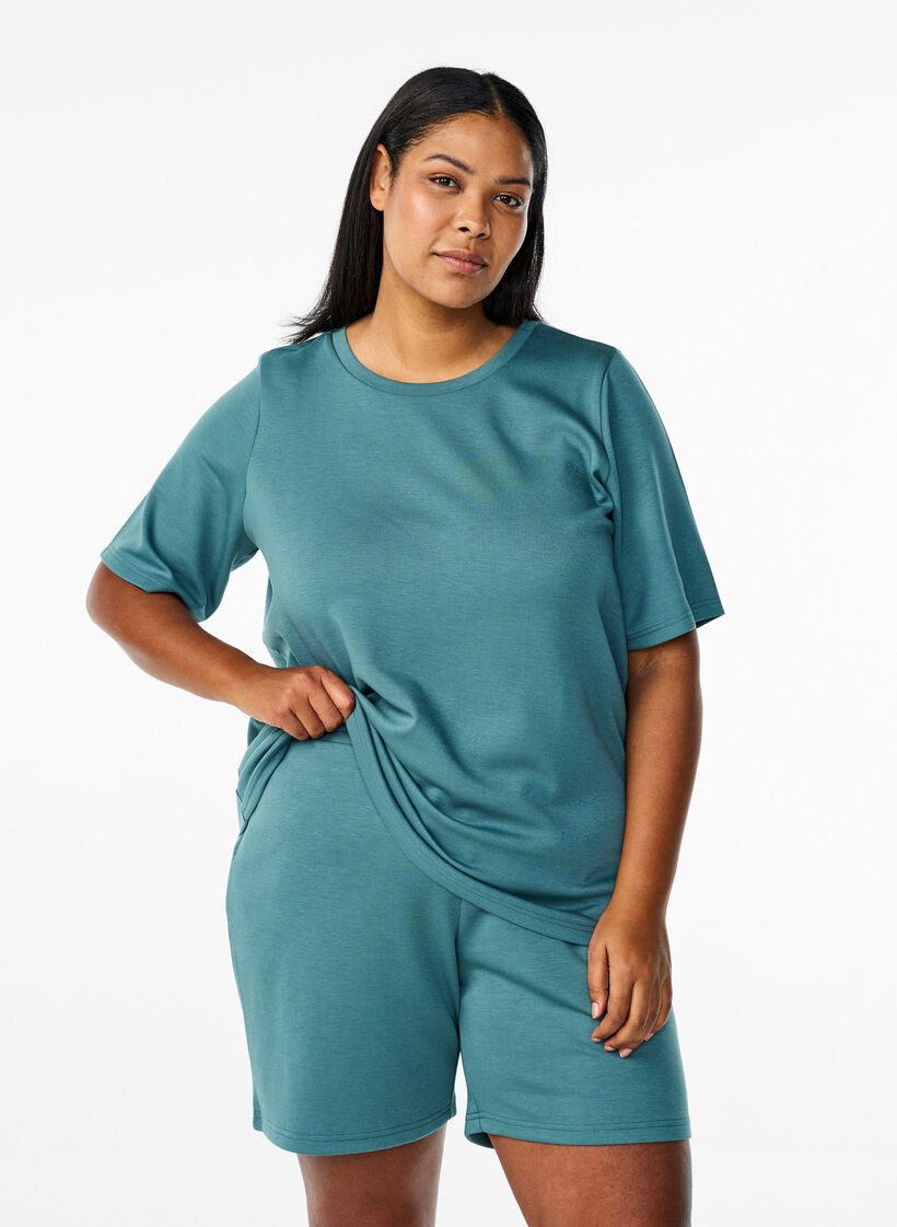 Short en mélange de modal avec poches, Vert, Model image number 0