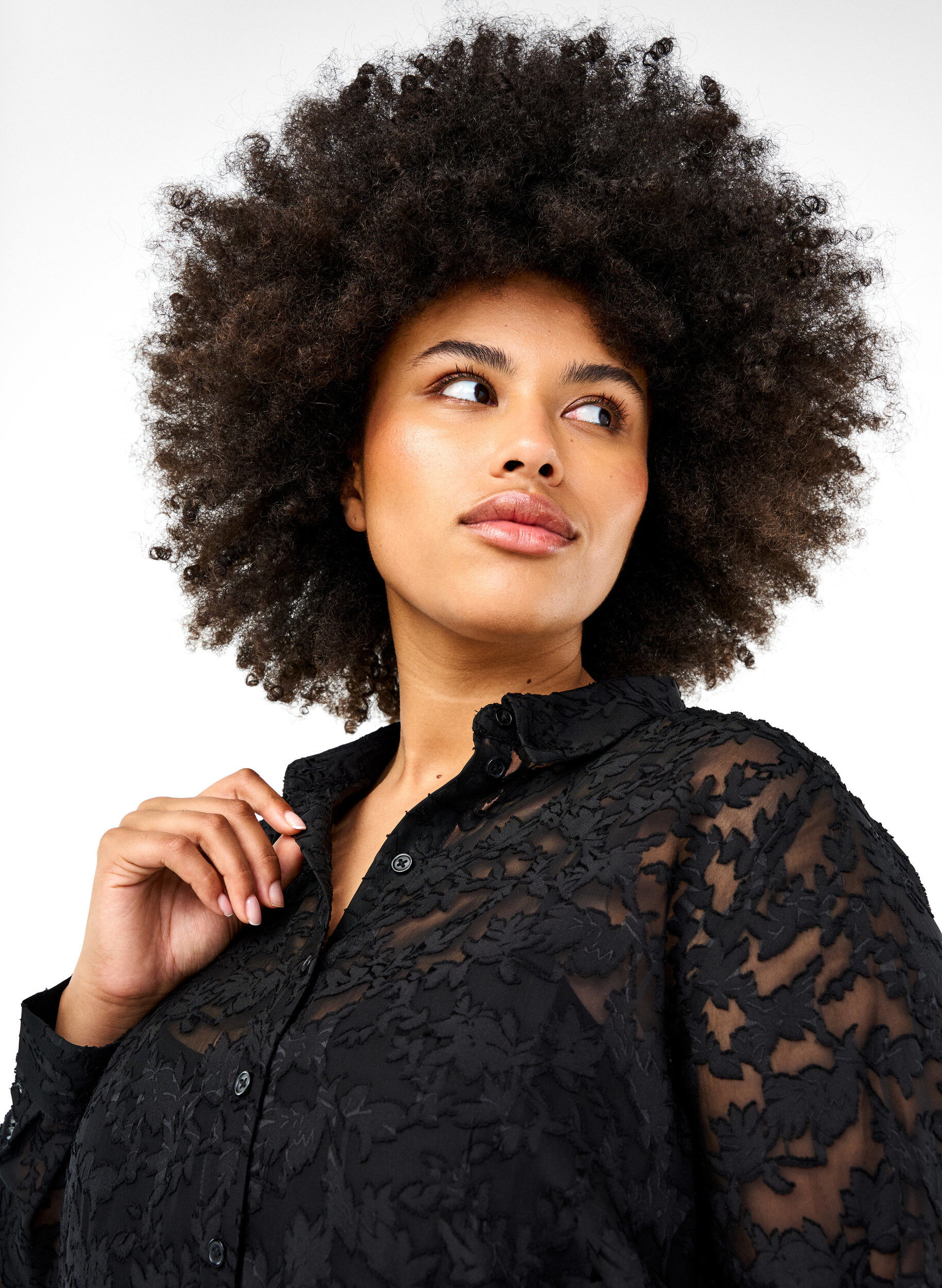 Zizzi Une chemise en maille jacquard avec boutons, Black, Model image number 2