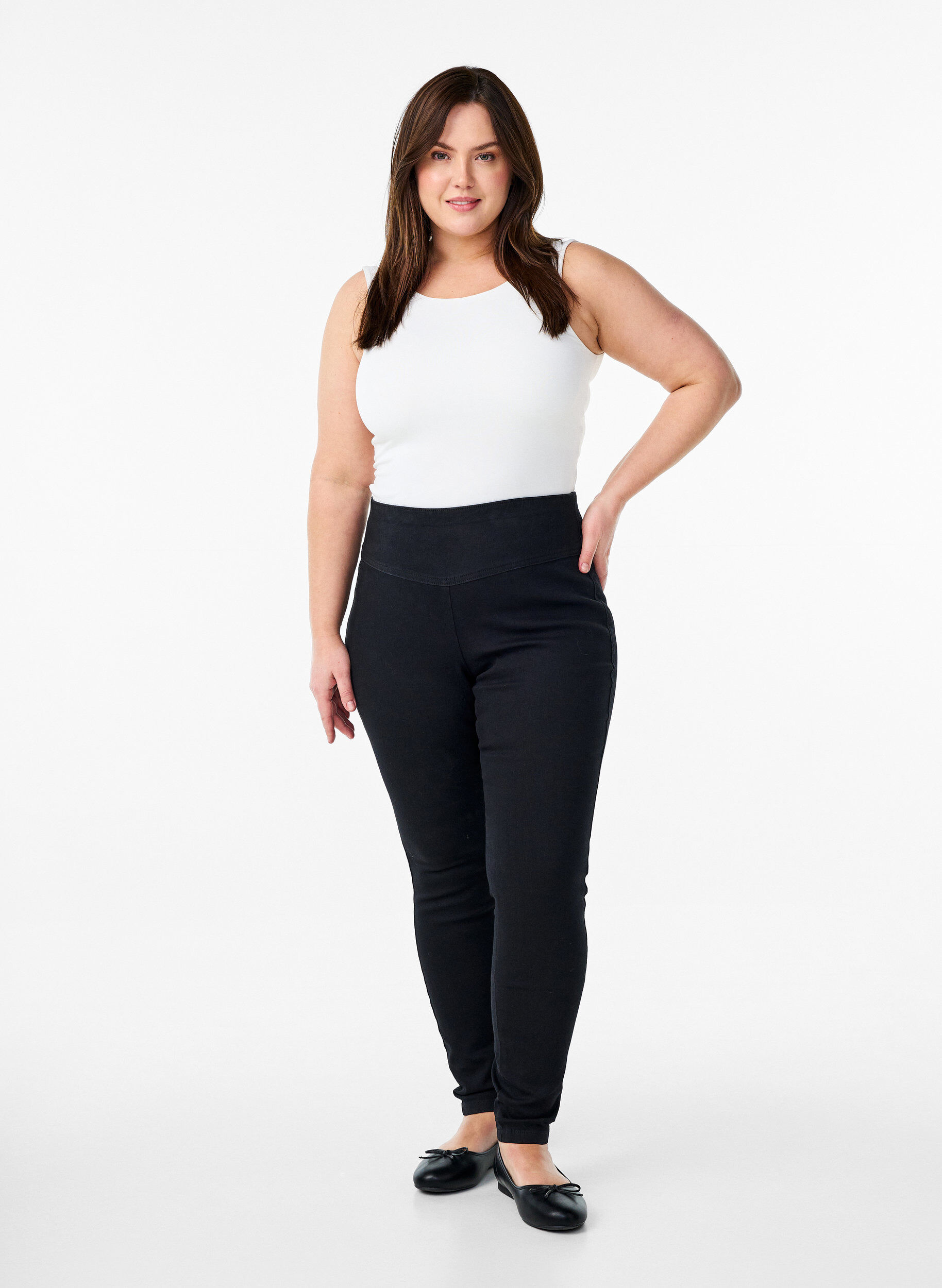 Jeggings extensibles avec une taille haute, Noir, Model