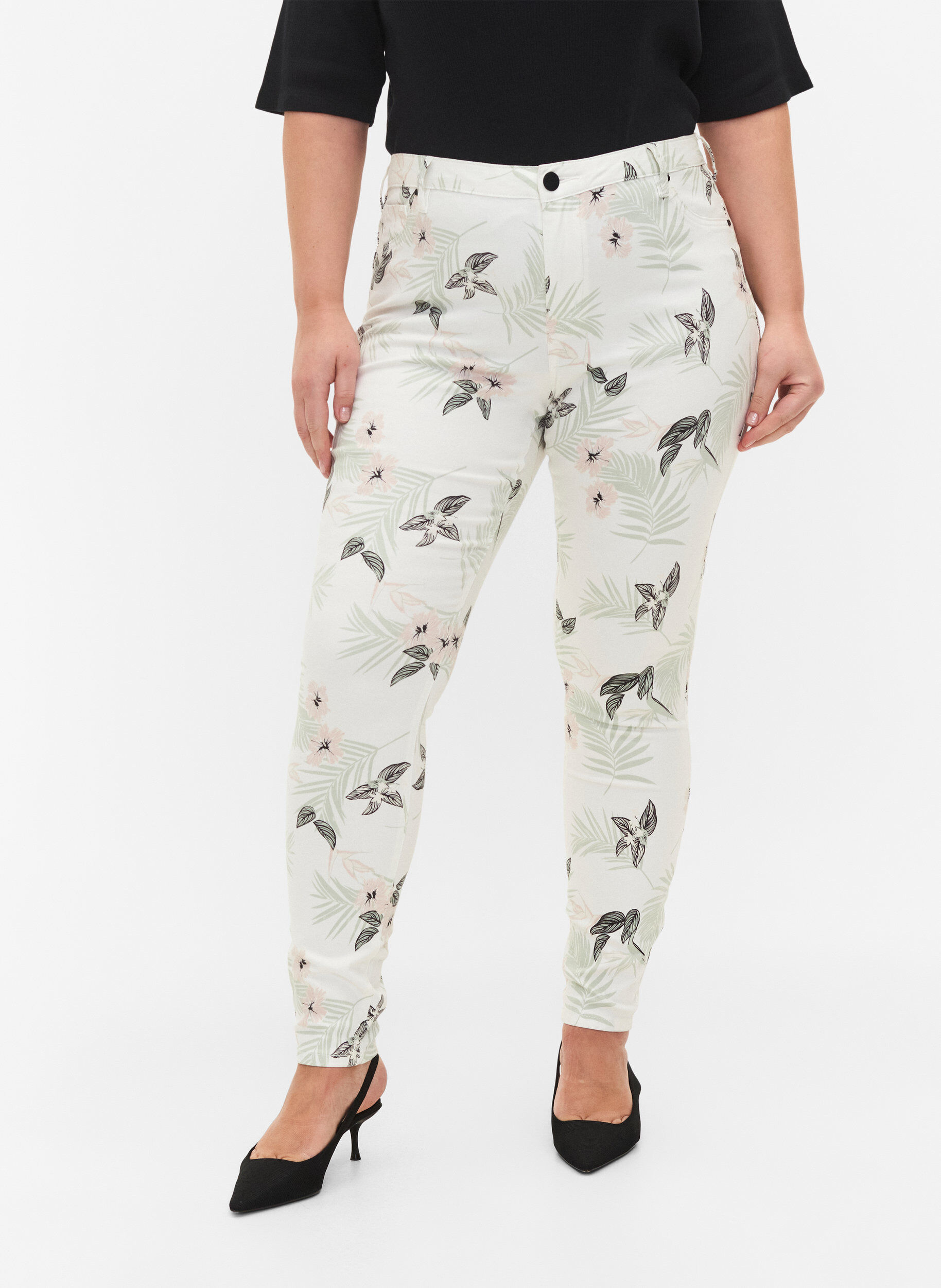 Zizzi Jean Amy &agrave; taille haute et imprim&eacute; floral, White Flower AOP L78, Model image number 2