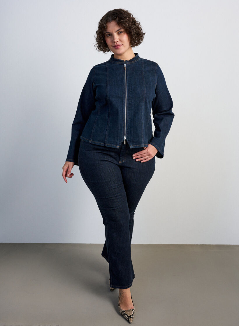 Veste en denim ajust&eacute;e avec fermeture zipp&eacute;e, Bleu, Model image number 1