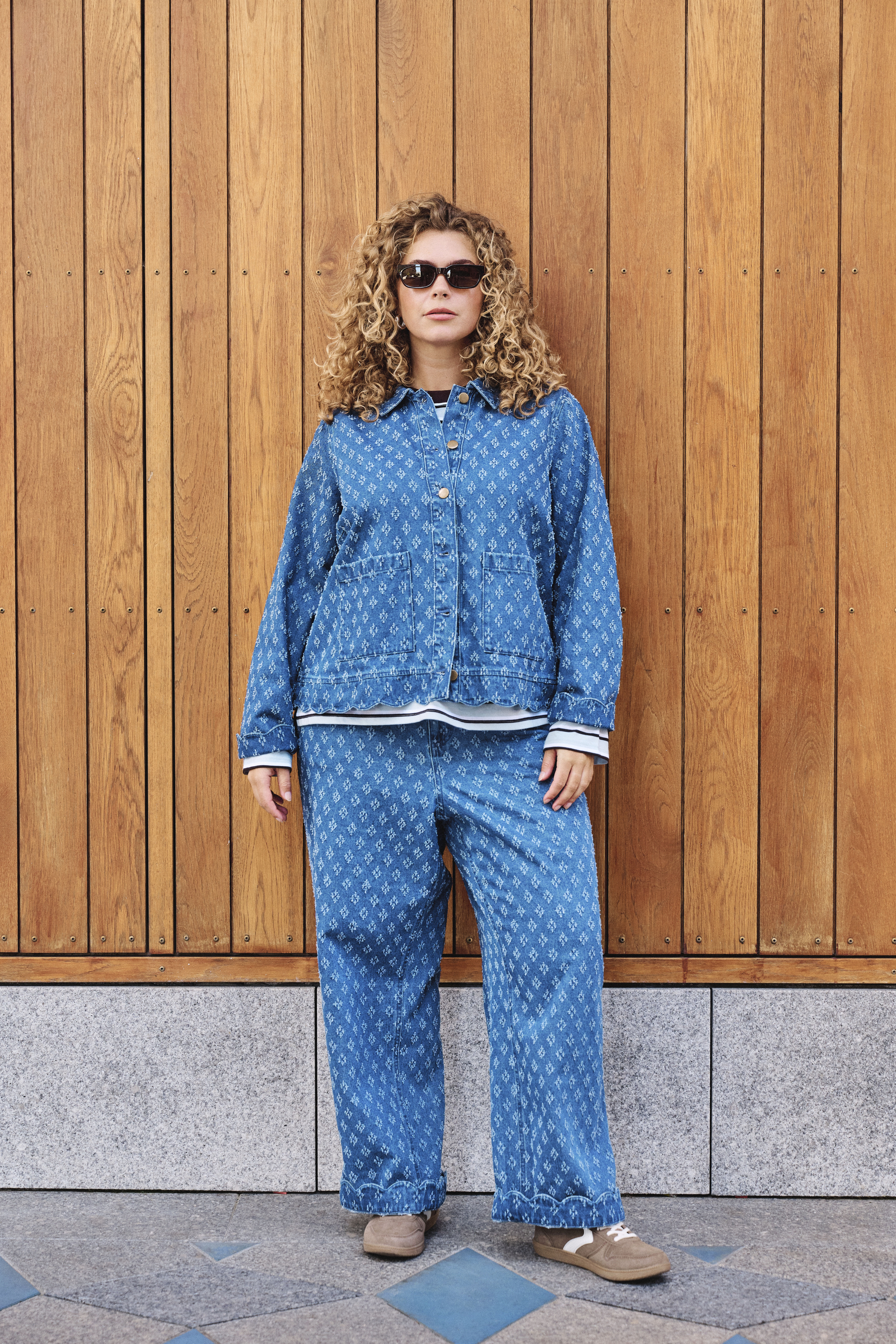 ZizziStyle denim bleu d&eacute;contract&eacute;, , Model