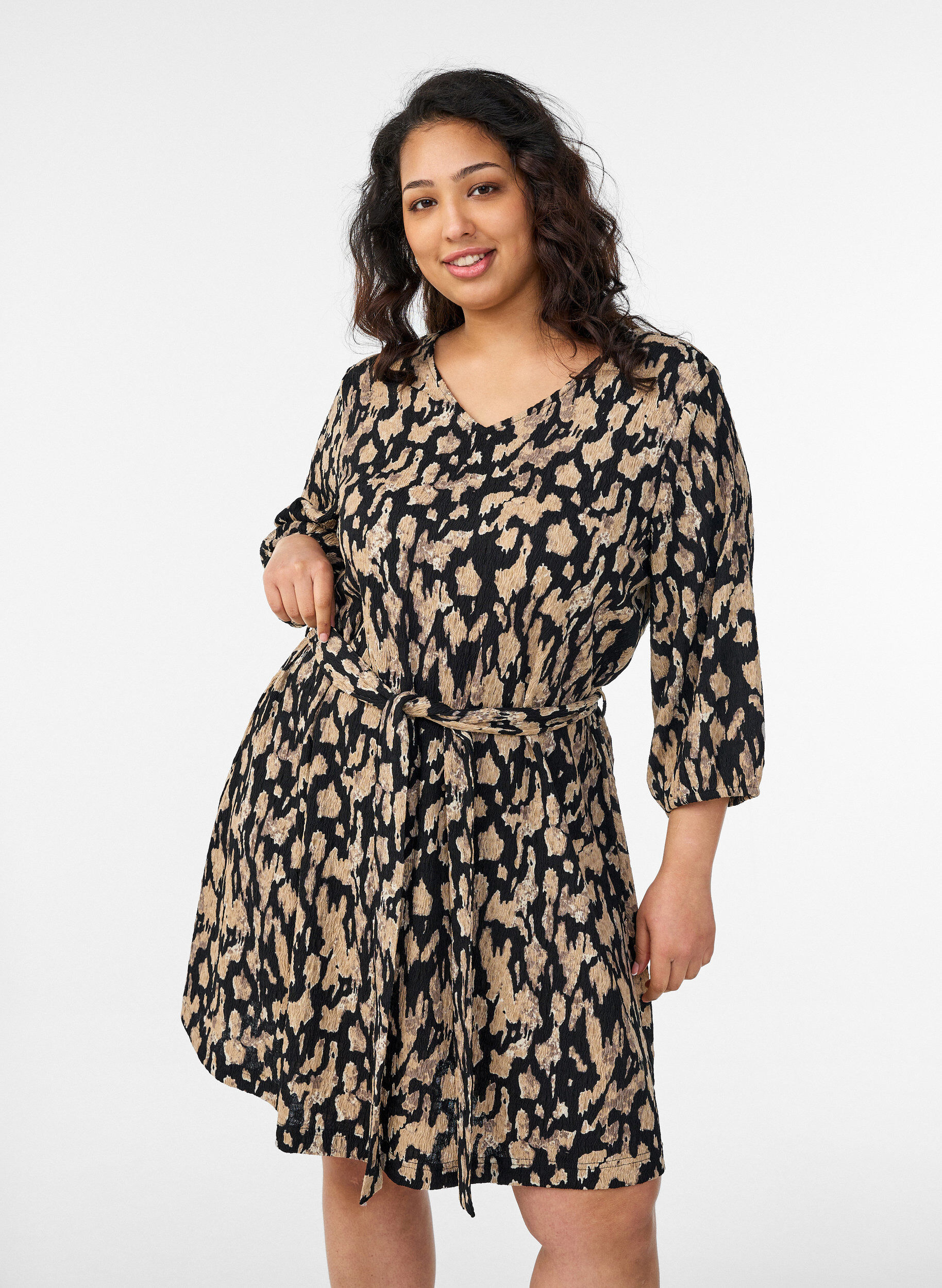 Zizzi Robe courte avec manches 3/4 et motif, Noir, Model image number 0