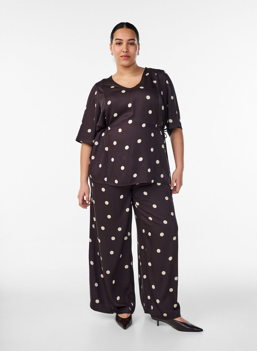 Blouse en viscose &agrave; pois avec col en V et lien &agrave; nouer, Marron, Model image number 1