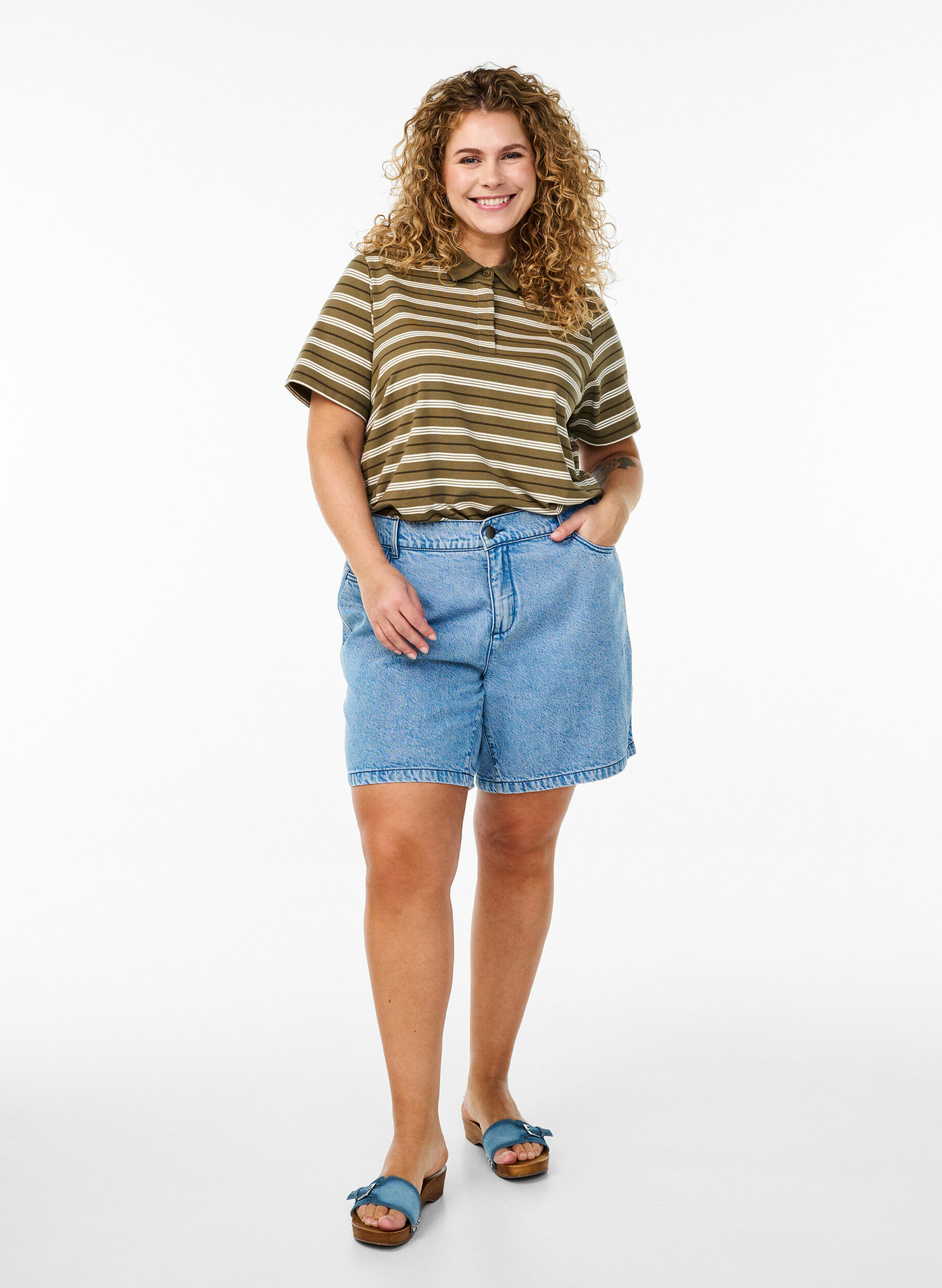 Zizzi Polo ray&eacute; &agrave; manches courtes, Vert, Model image number 1