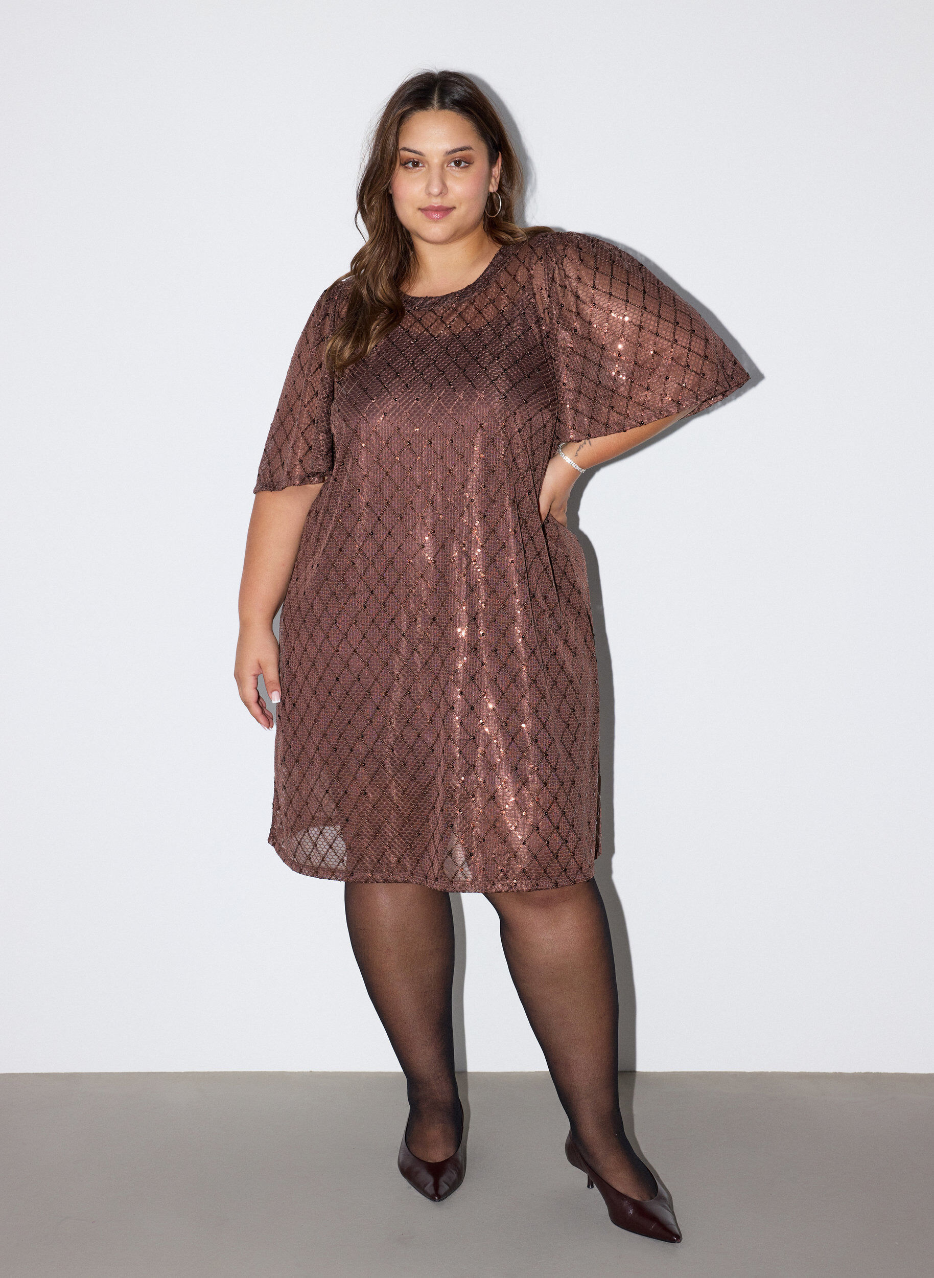 ZizziRobe courte en sequins avec motif &agrave; losanges, Marron, Model image number 1