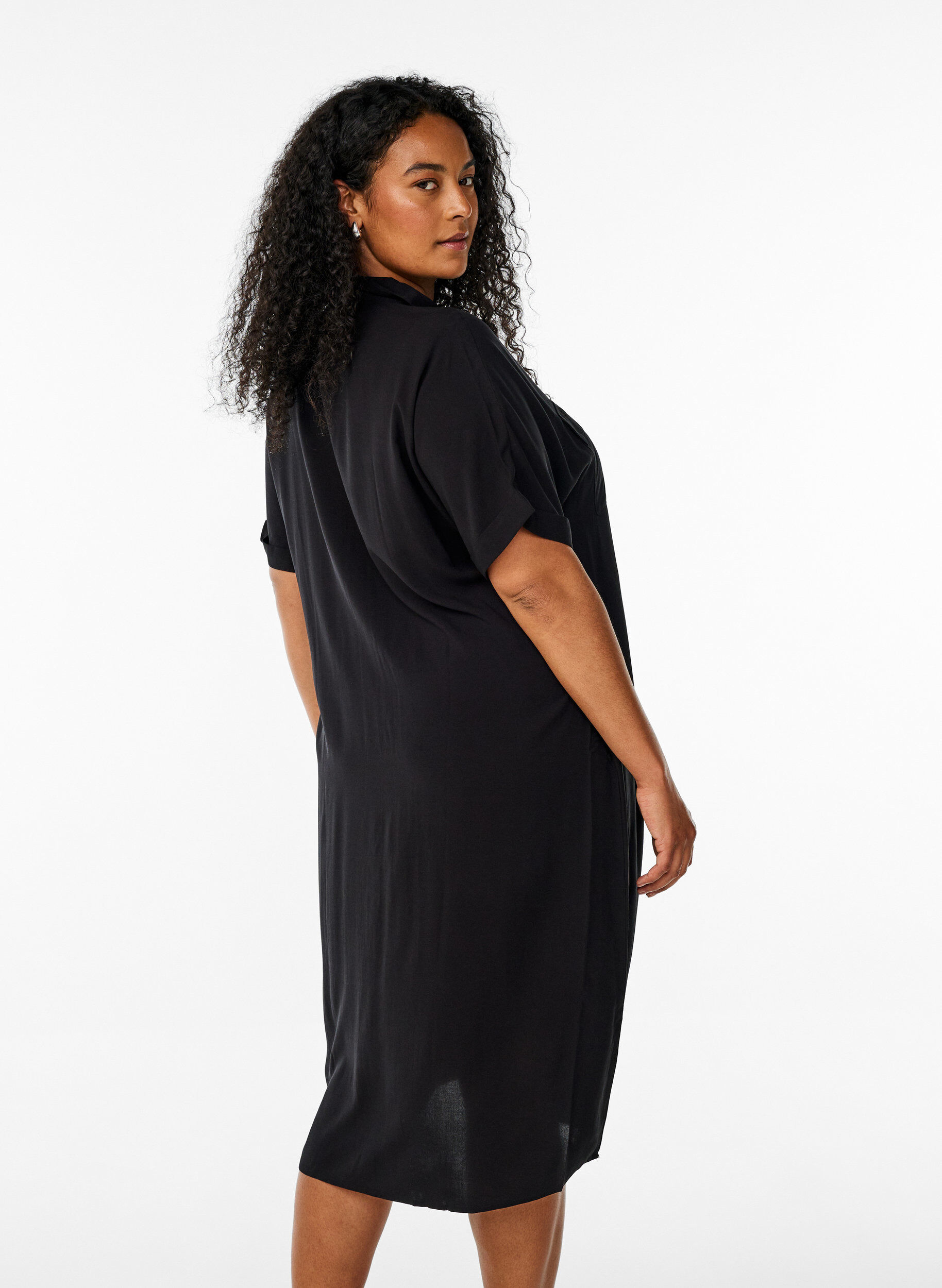 Zizzi FLASH &ndash; Robe chemise longue avec manches courtes, Noir, Model image number 2
