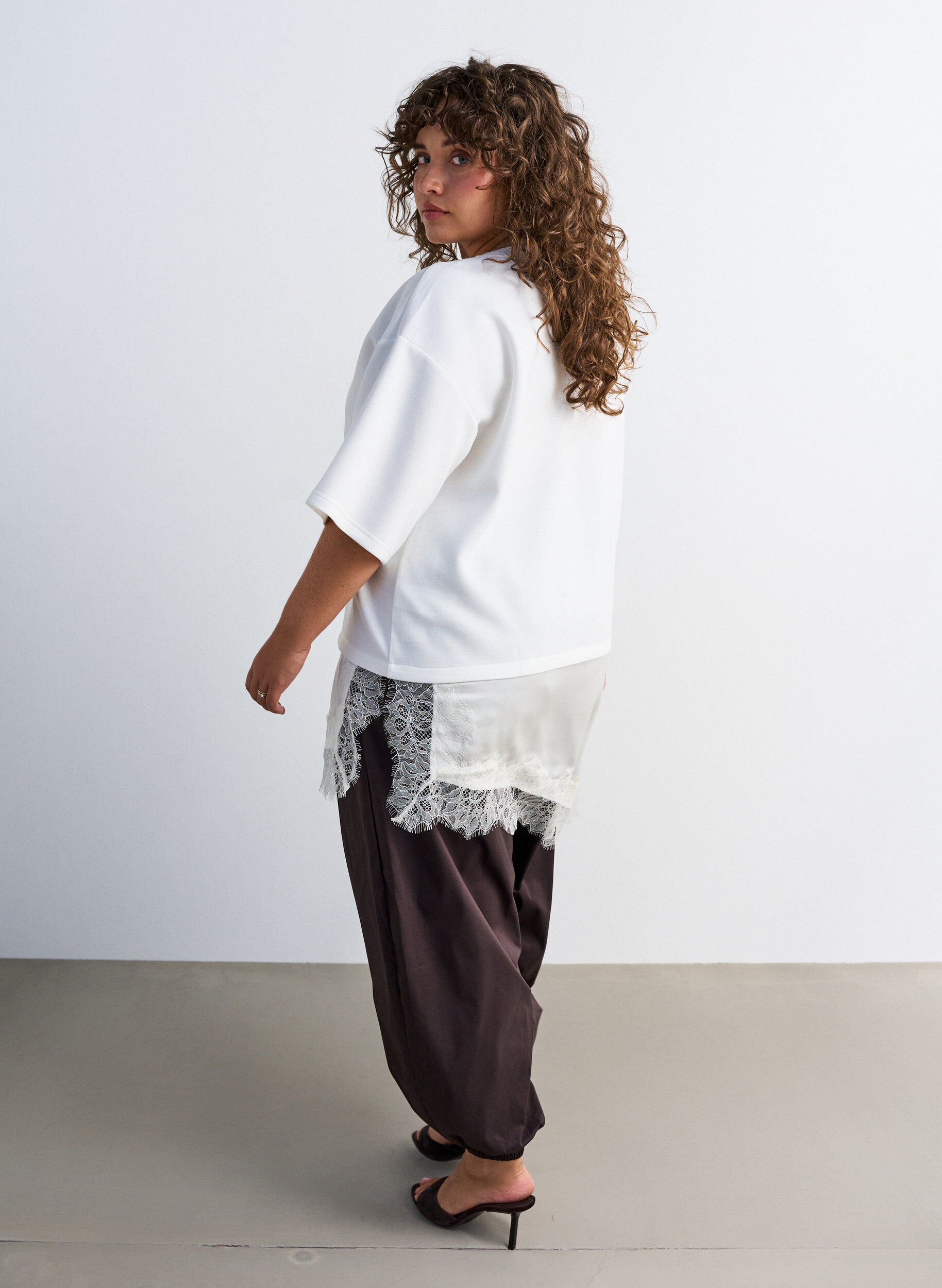 ZizziBlouse en jersey avec effet superpos&eacute; et dentelle, Vanille, Model image number 1
