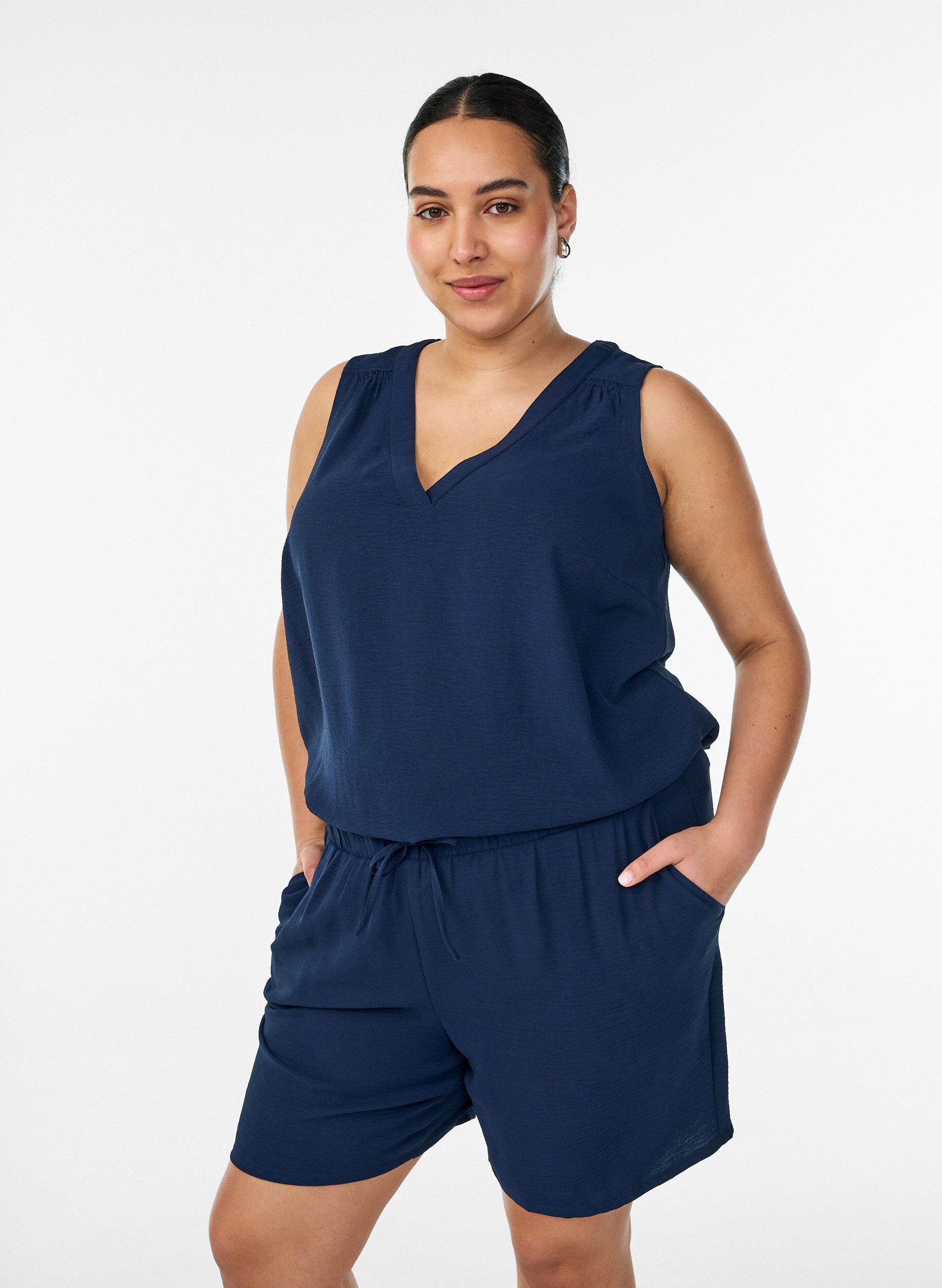 ZizziShort avec poches et ceinture &eacute;lastique, Bleu, Model image number 0