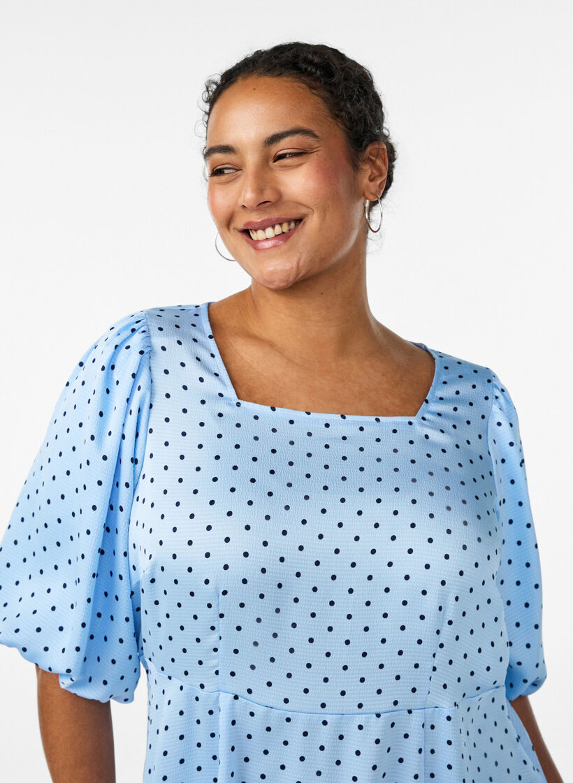Robe midi &agrave; pois avec encolure carr&eacute;e, Bleu Clair, Model image number 3