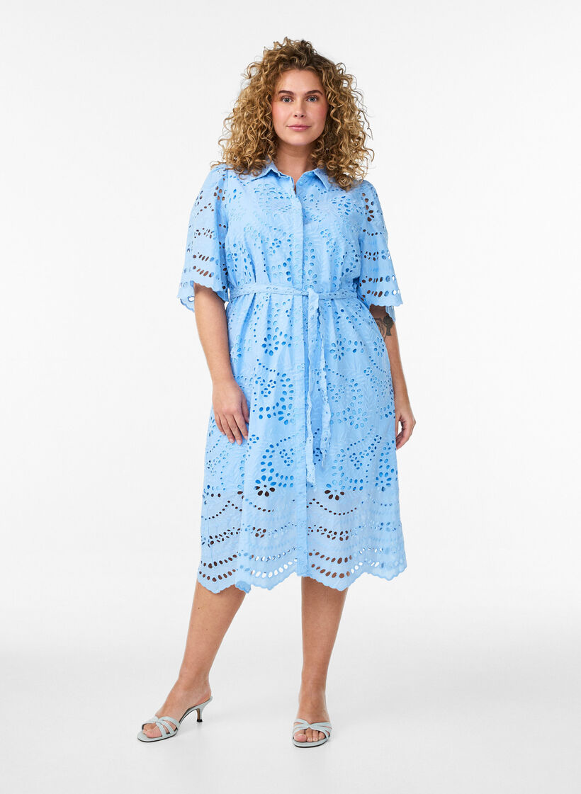 Robe chemise en broderie anglaise avec une ceinture &agrave; nouer, Bleu, Model image number 1
