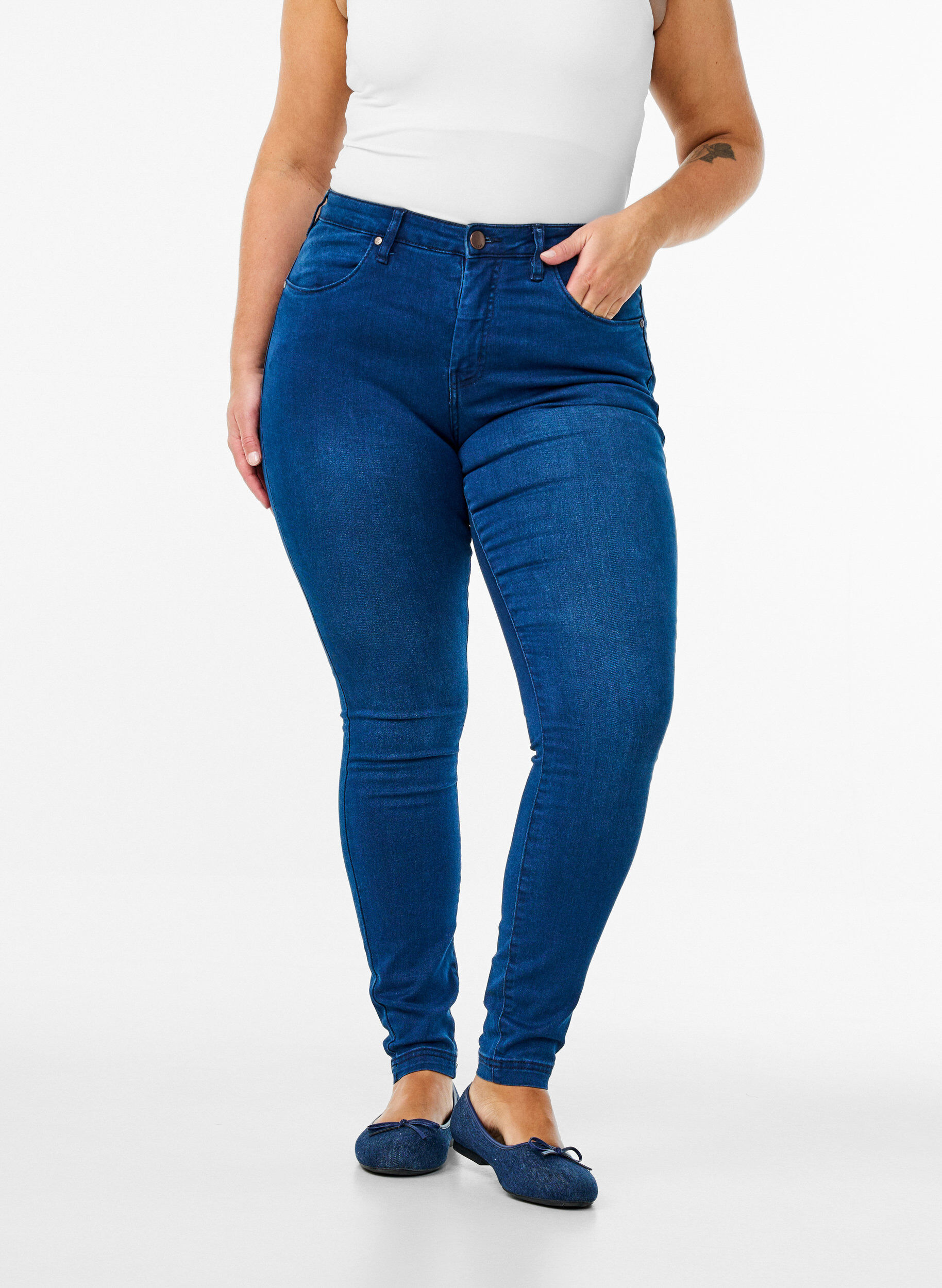 Zizzi Jean Amy super slim &agrave; taille haute, Blue Denim, Model image number 2