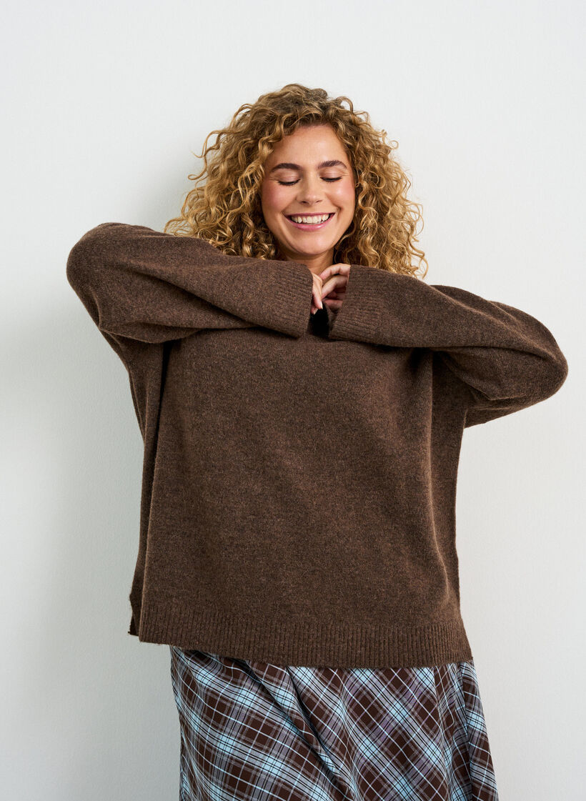 Blouse ample tricot&eacute;e en alpaga et laine, Marron, Model image number 3