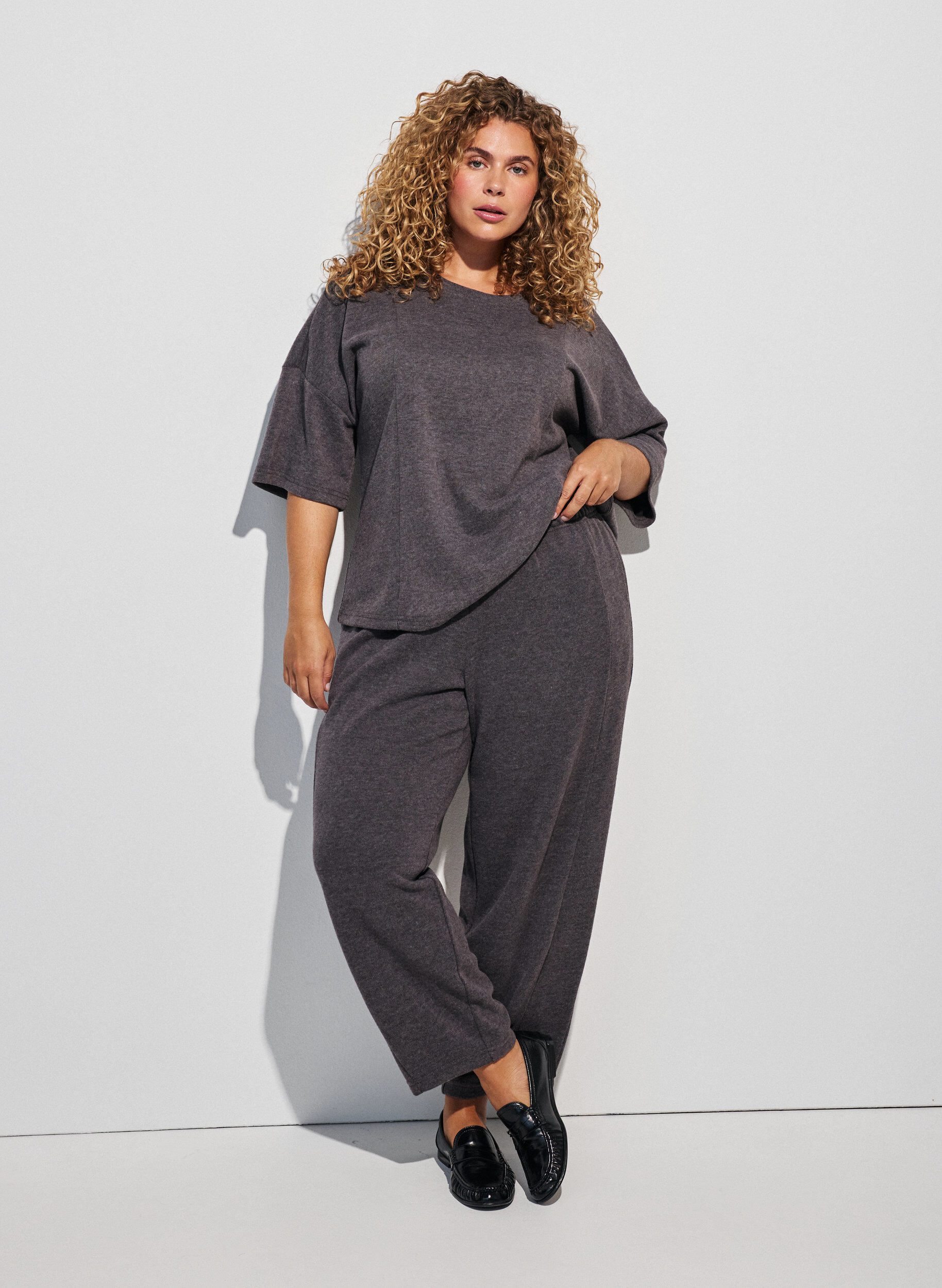 ZizziPantalon barrel en jersey &agrave; taille haute, Gris anthracite, Model image number 0