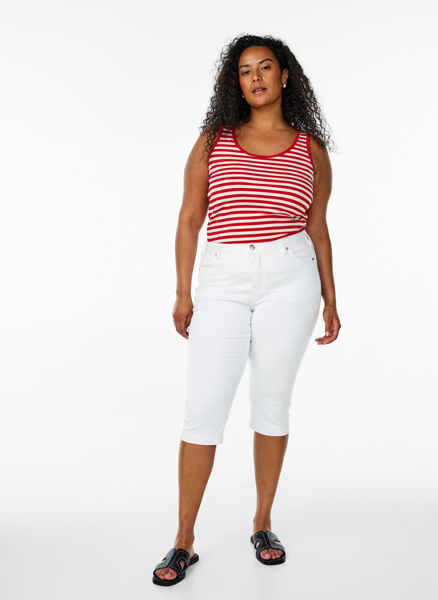 Zizzi D&eacute;bardeur &agrave; rayures avec une structure c&ocirc;tel&eacute;e, Snow W. U.R.Stripe, Model image number 2