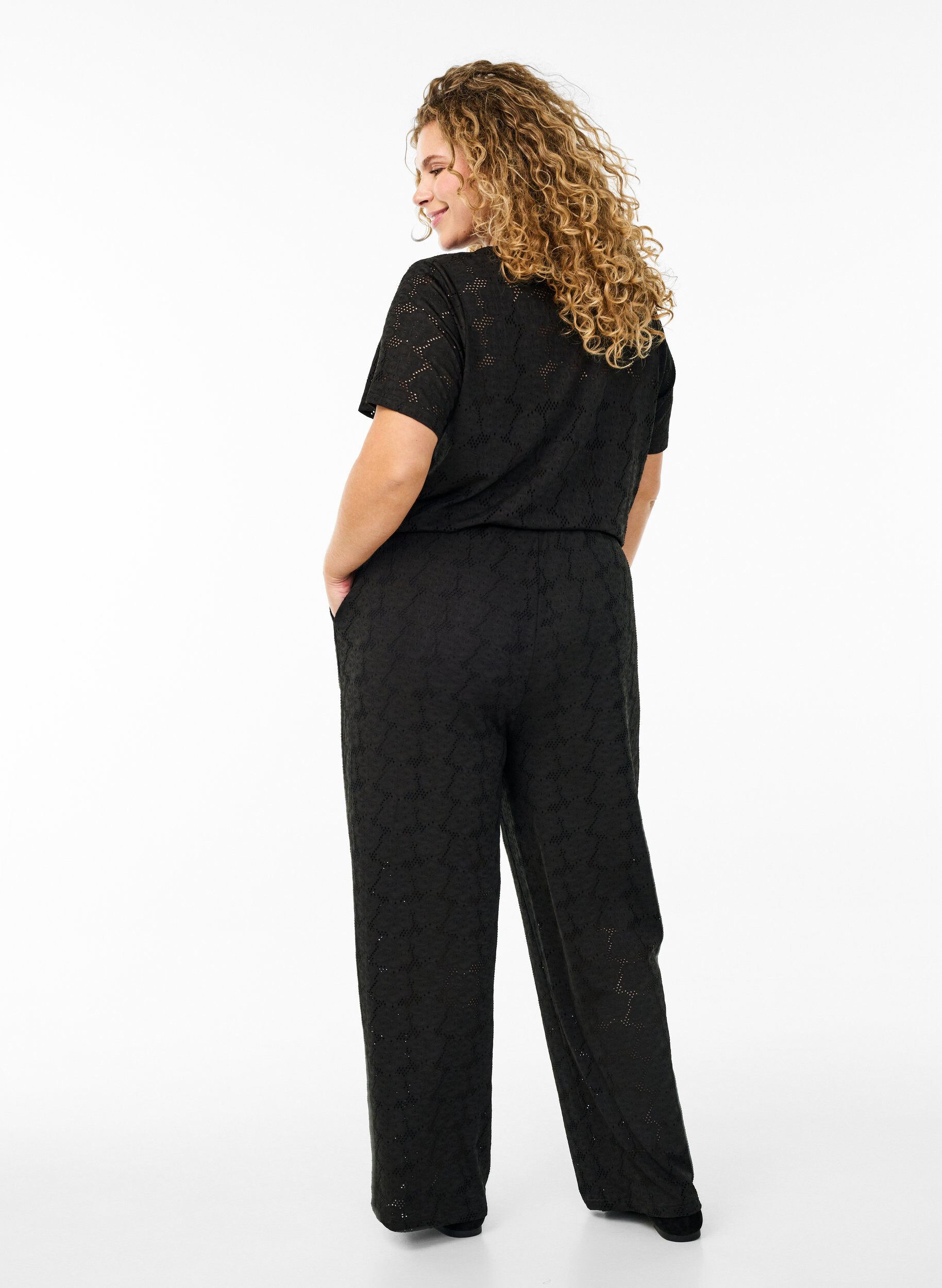 Zizzi FLASH - Pantalon textur&eacute; taille haute, Noir, Model image number 1