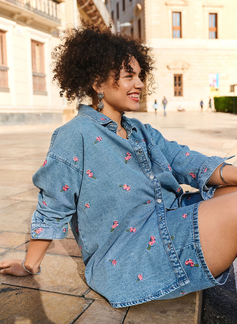 Shorts en jean avec des fleurs brod&eacute;es, Bleu Clair, Image image number 0