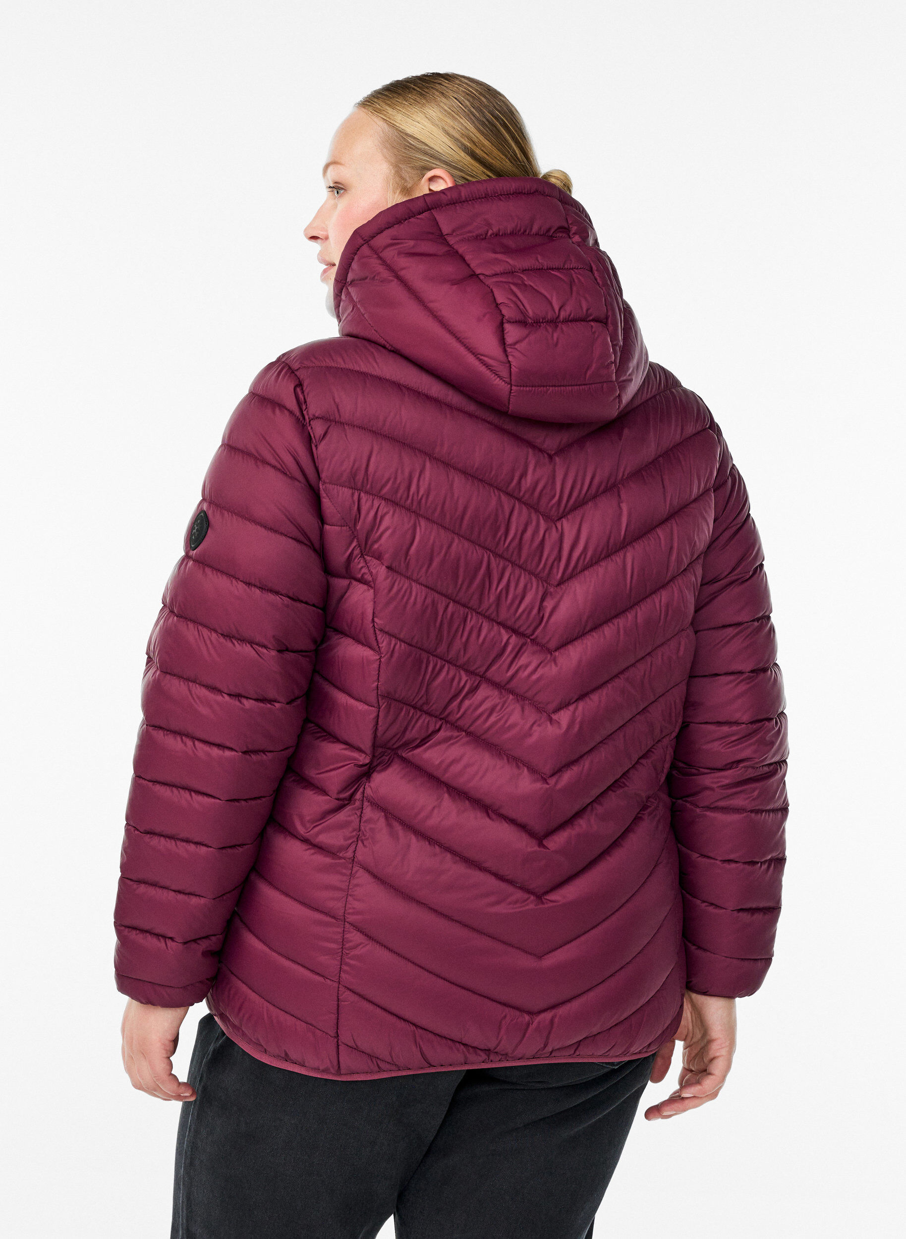 Zizzi Veste l&eacute;g&egrave;re &agrave; capuche, Bordeaux fonc&eacute;, Model image number 2