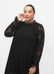 Robe en viscose avec manches en crochet, Black, Model image number 2