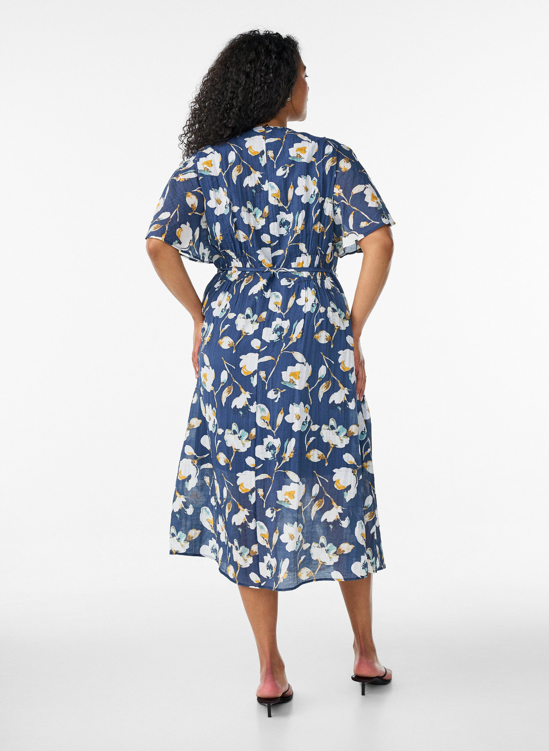 ZizziRobe longue avec manches papillon et taille &agrave; nouer, Bleu, Model image number 1