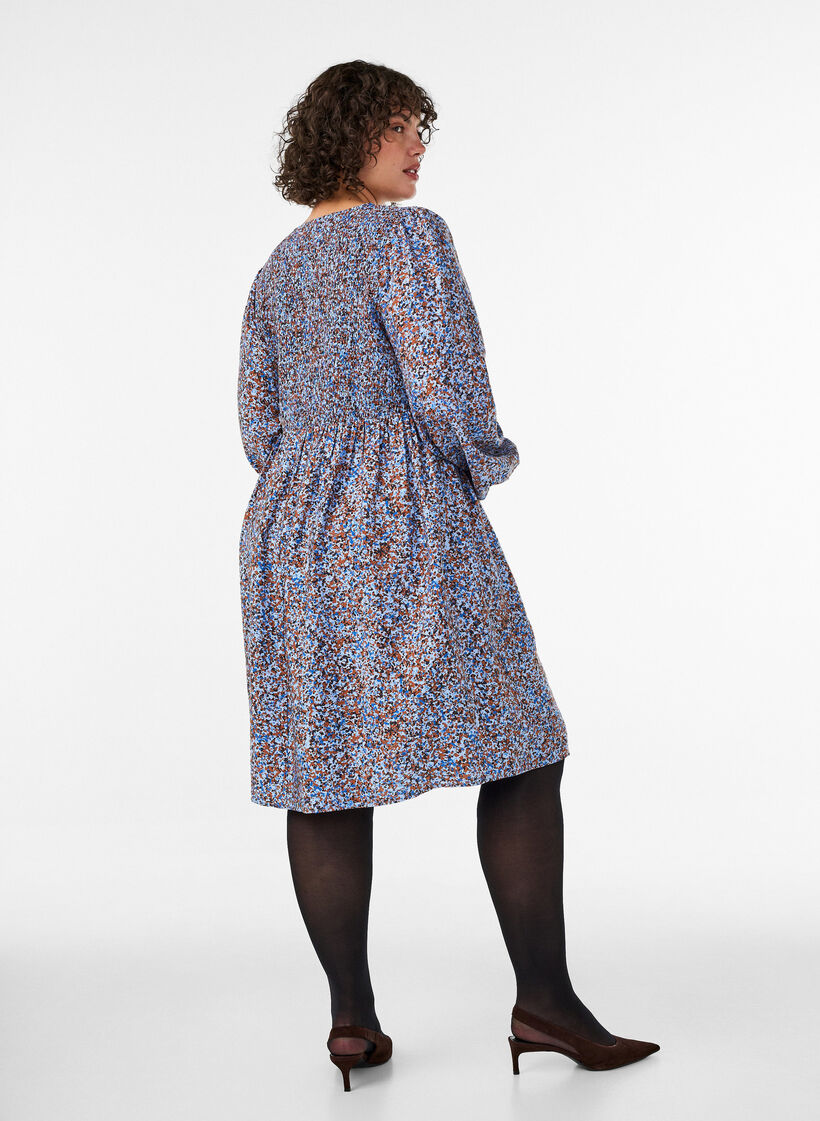 Robe smock&eacute;e en viscose &agrave; imprim&eacute; int&eacute;gral, Bleu Clair, Model image number 2