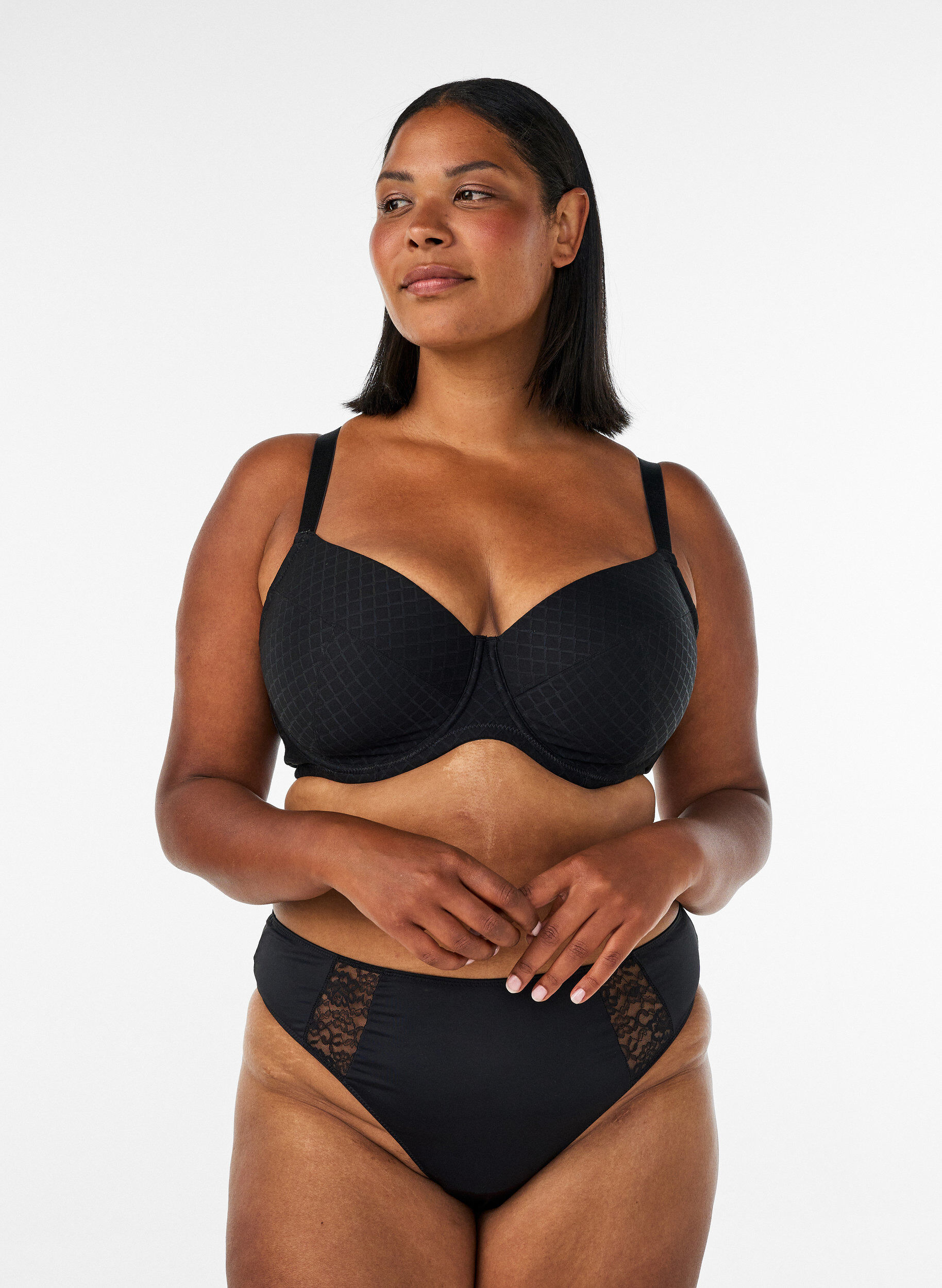 ZizziSoutien-gorge rembourr&eacute; en microfibre &agrave; carreaux, Noir, Model image number 1
