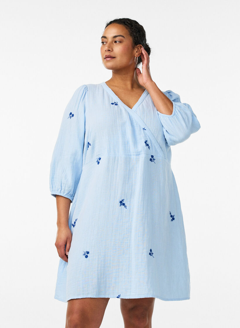 Robe courte en mousseline de coton avec d&eacute;tails brod&eacute;s, Bleu Clair, Model image number 0