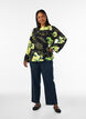 Blouse &agrave; fleurs avec col bateau et manches larges, Noir, Model image number 1