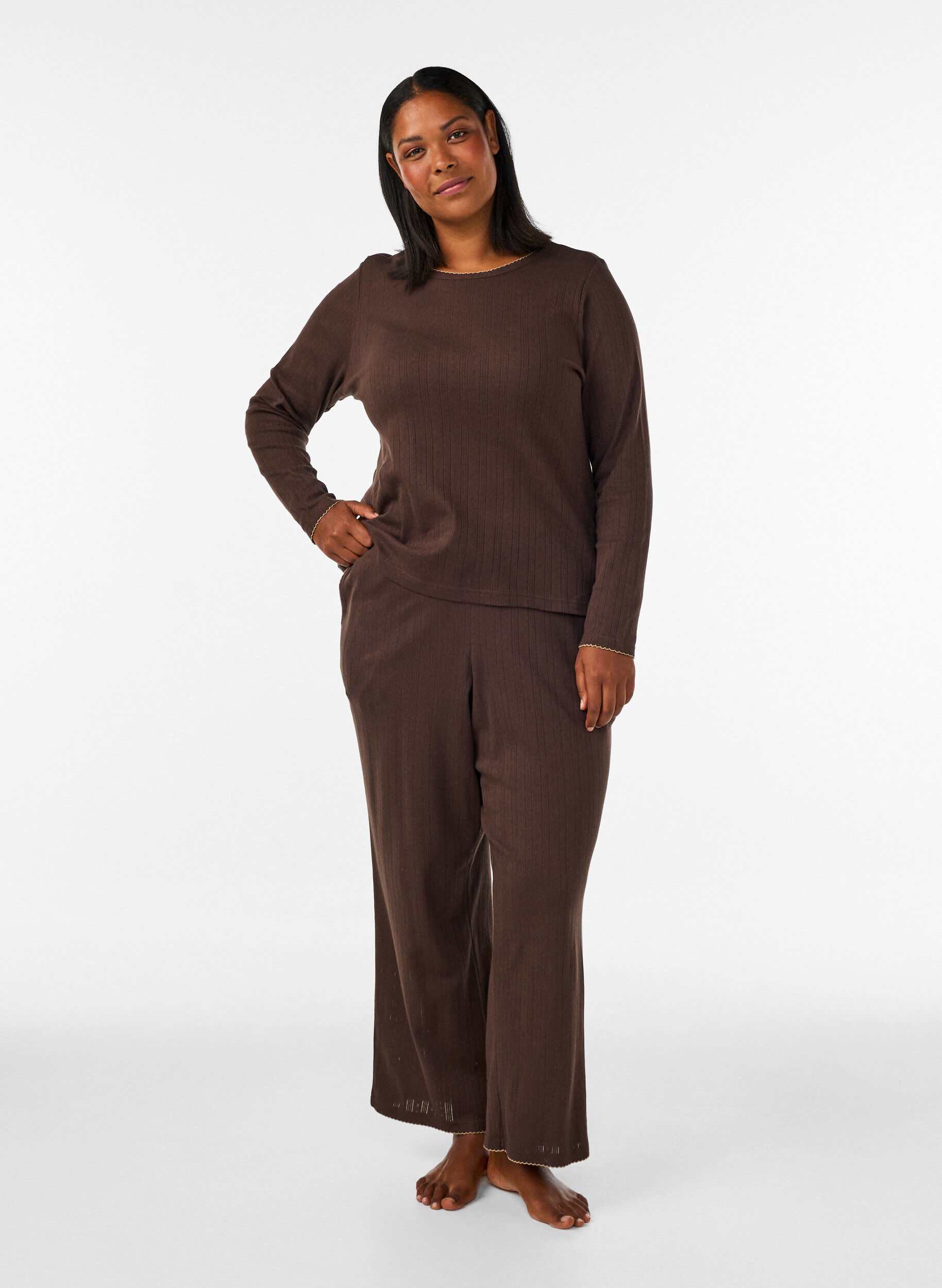 ZizziBas de pyjama en coton biologique avec broderie ajour&eacute;e, Marron, Model image number 1