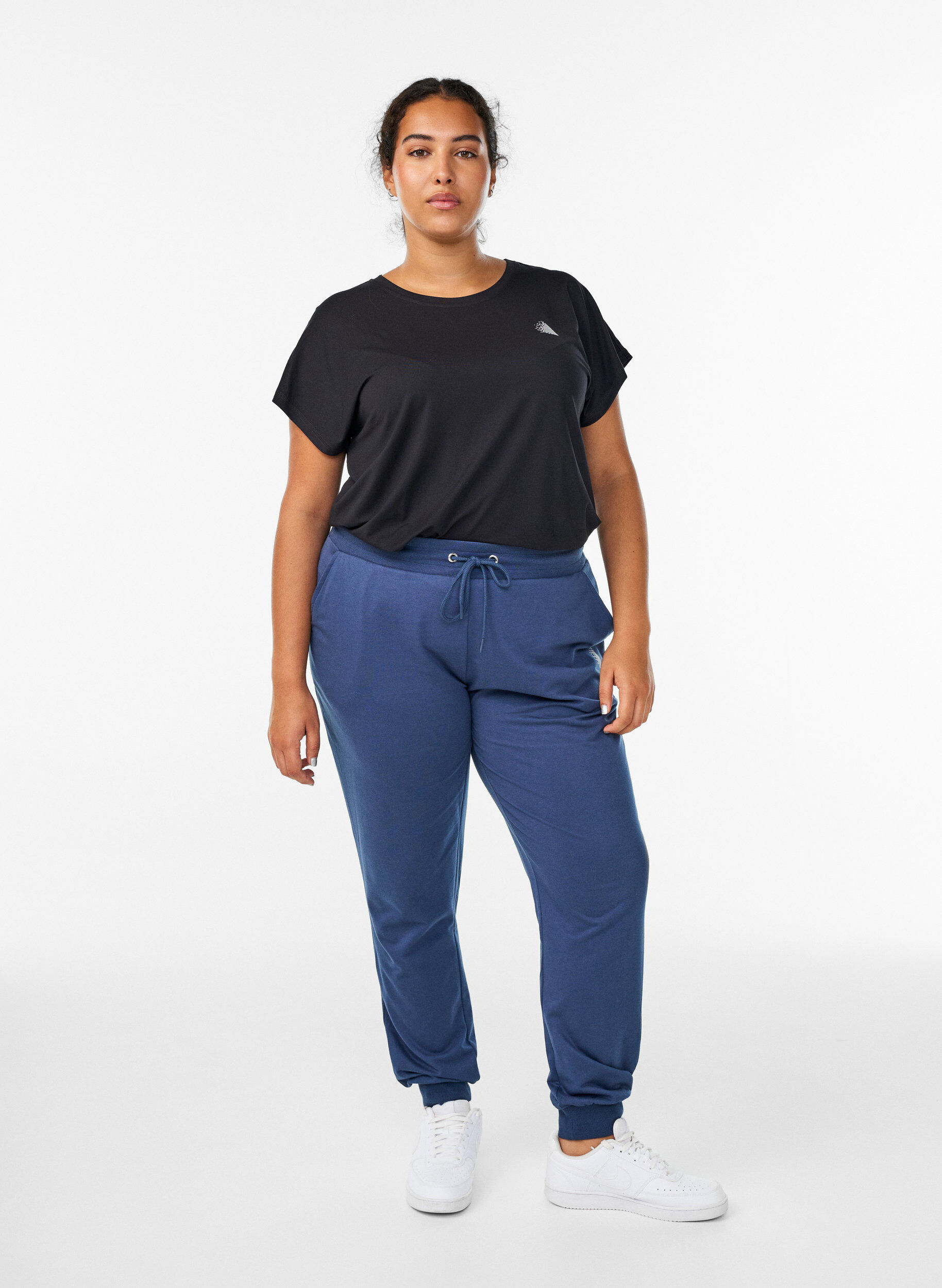 Pantalon de surv&ecirc;tement ample avec poches, Bleu, Model