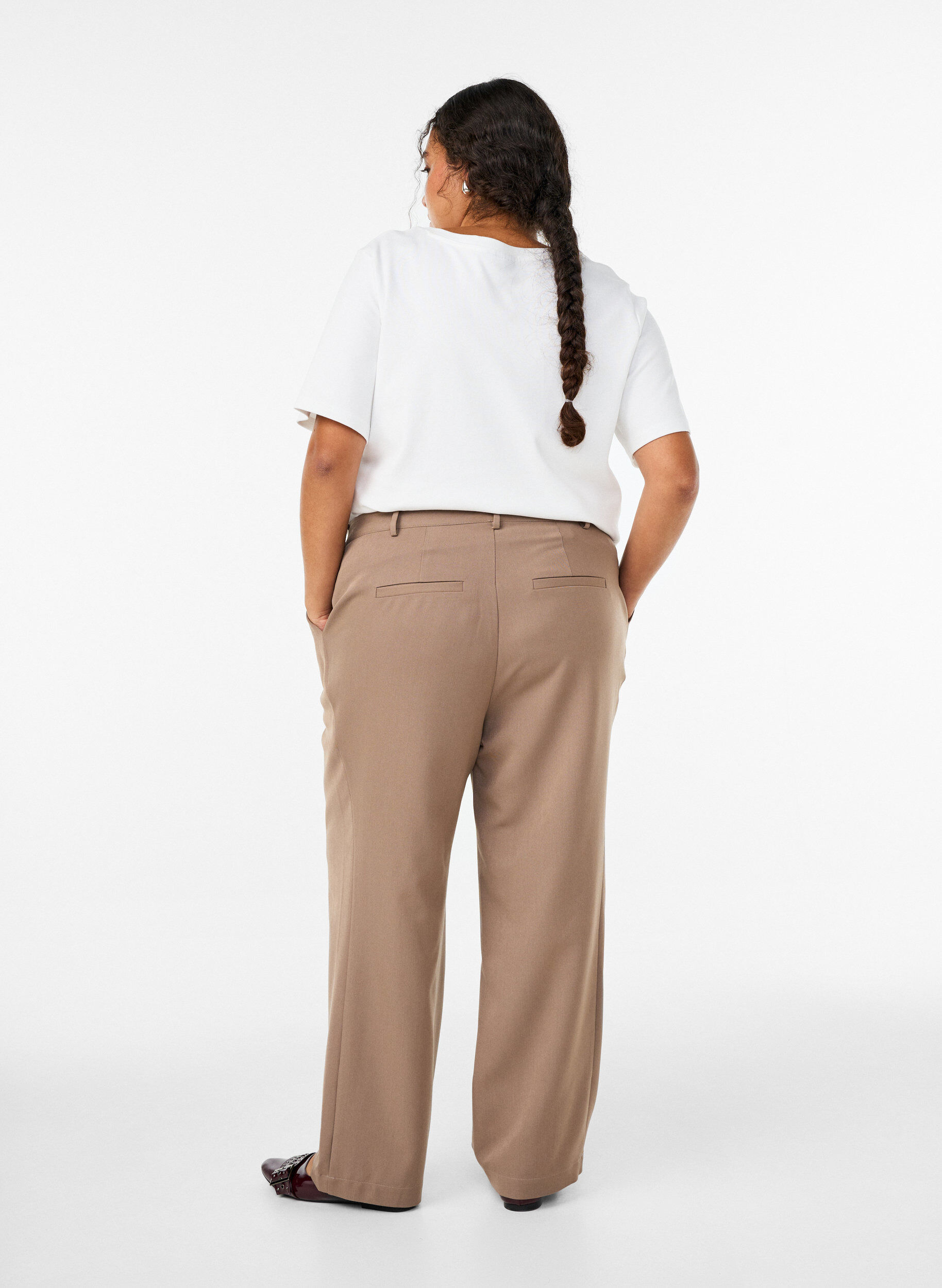 Zizzi Pantalon tailleur taille haute &agrave; coupe droite, Marron, Model image number 2