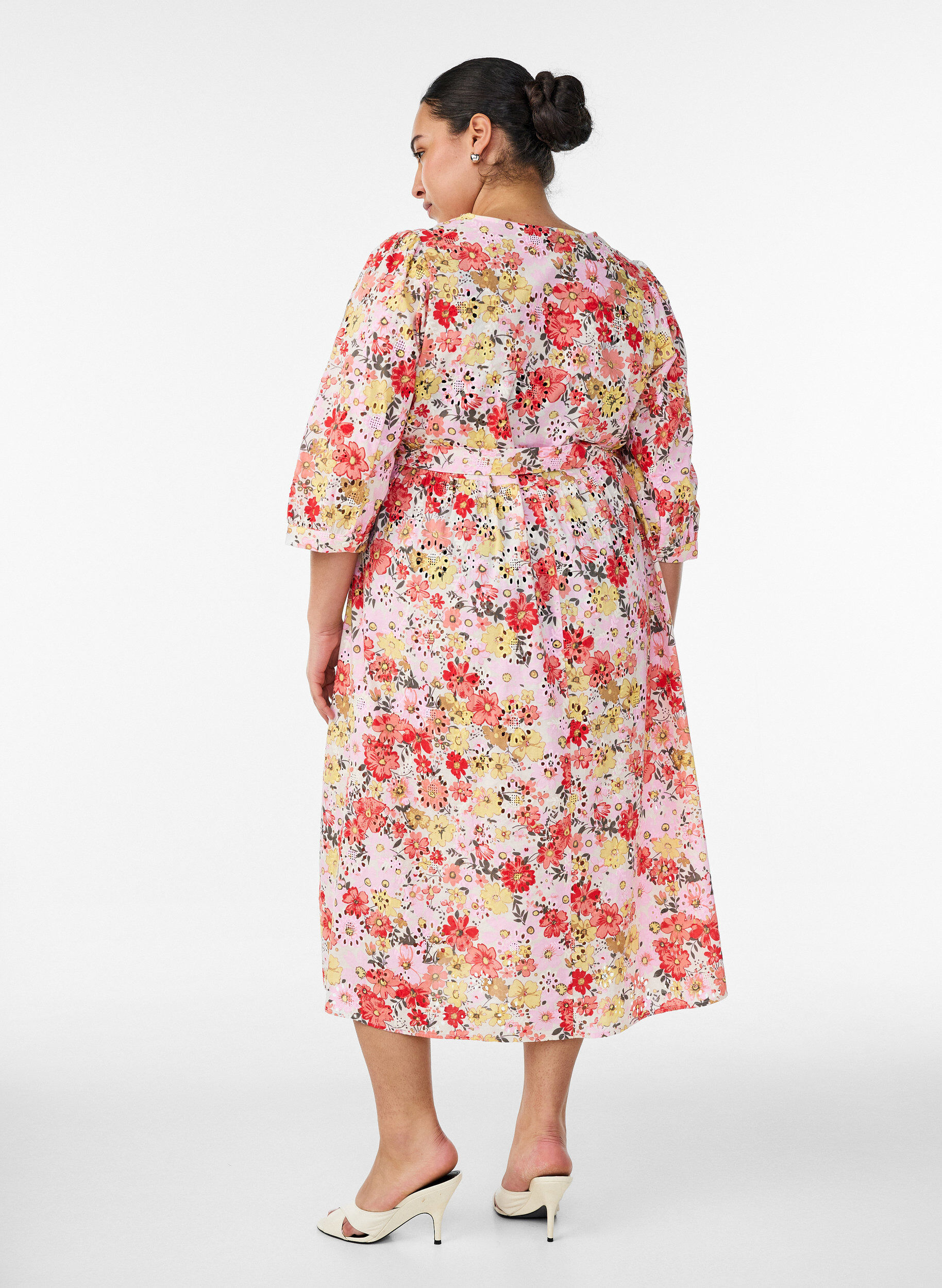 ZizziRobe midi fleurie en broderie anglaise et ceinture &agrave; nouer, Rose, Model image number 1