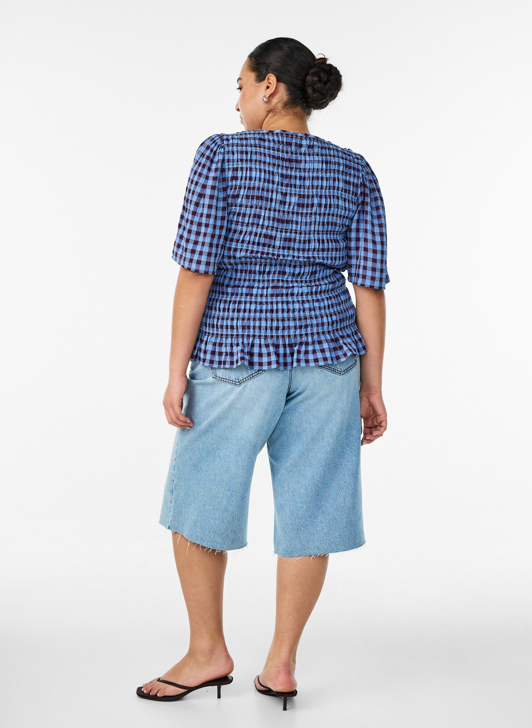 ZizziJean cropped &agrave; effet us&eacute; et bords bruts, Bleu Clair, Model image number 1