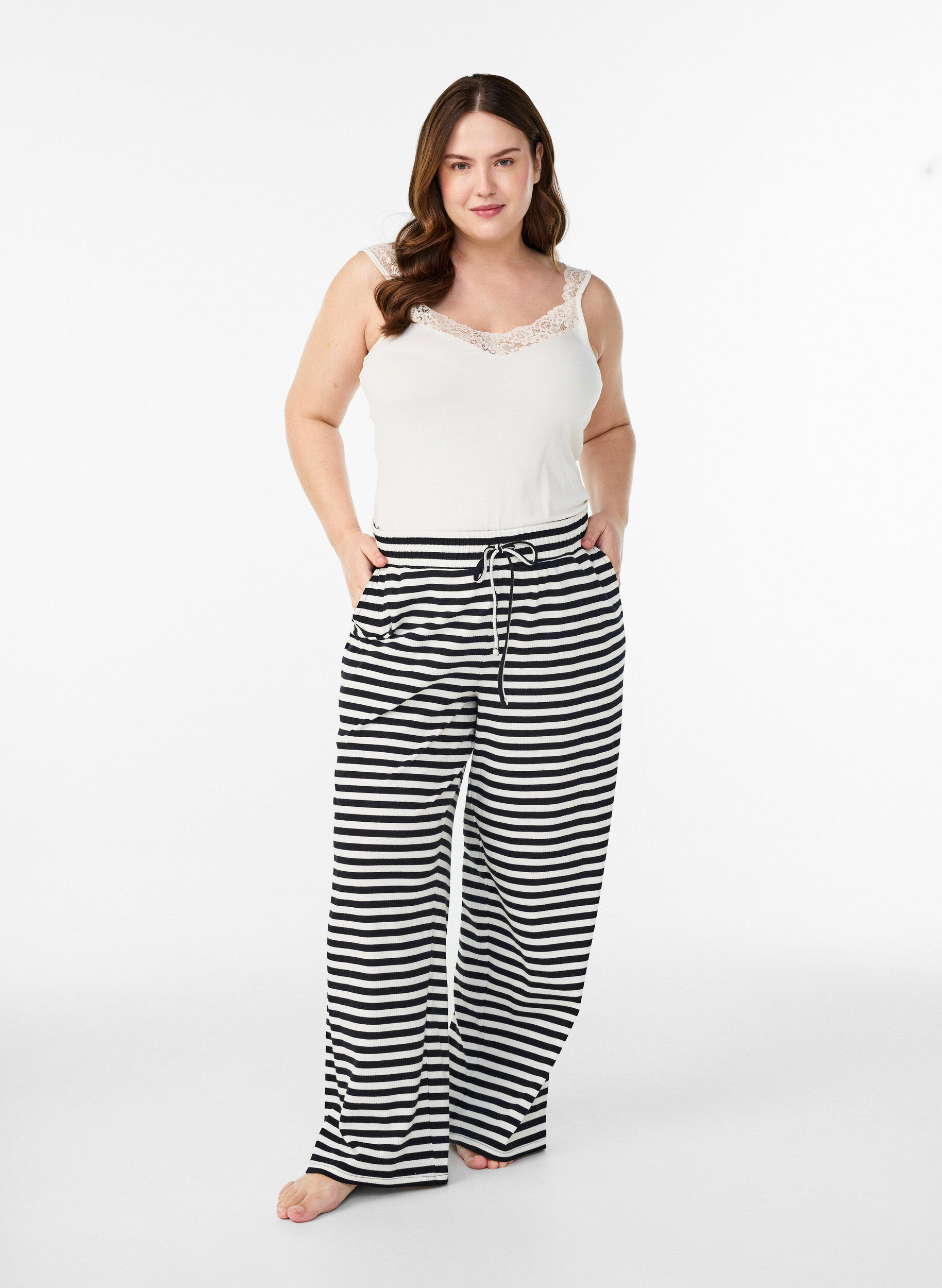 Pantalon de pyjama ray&eacute; &agrave; taille haute et coupe ample, Noir, Model